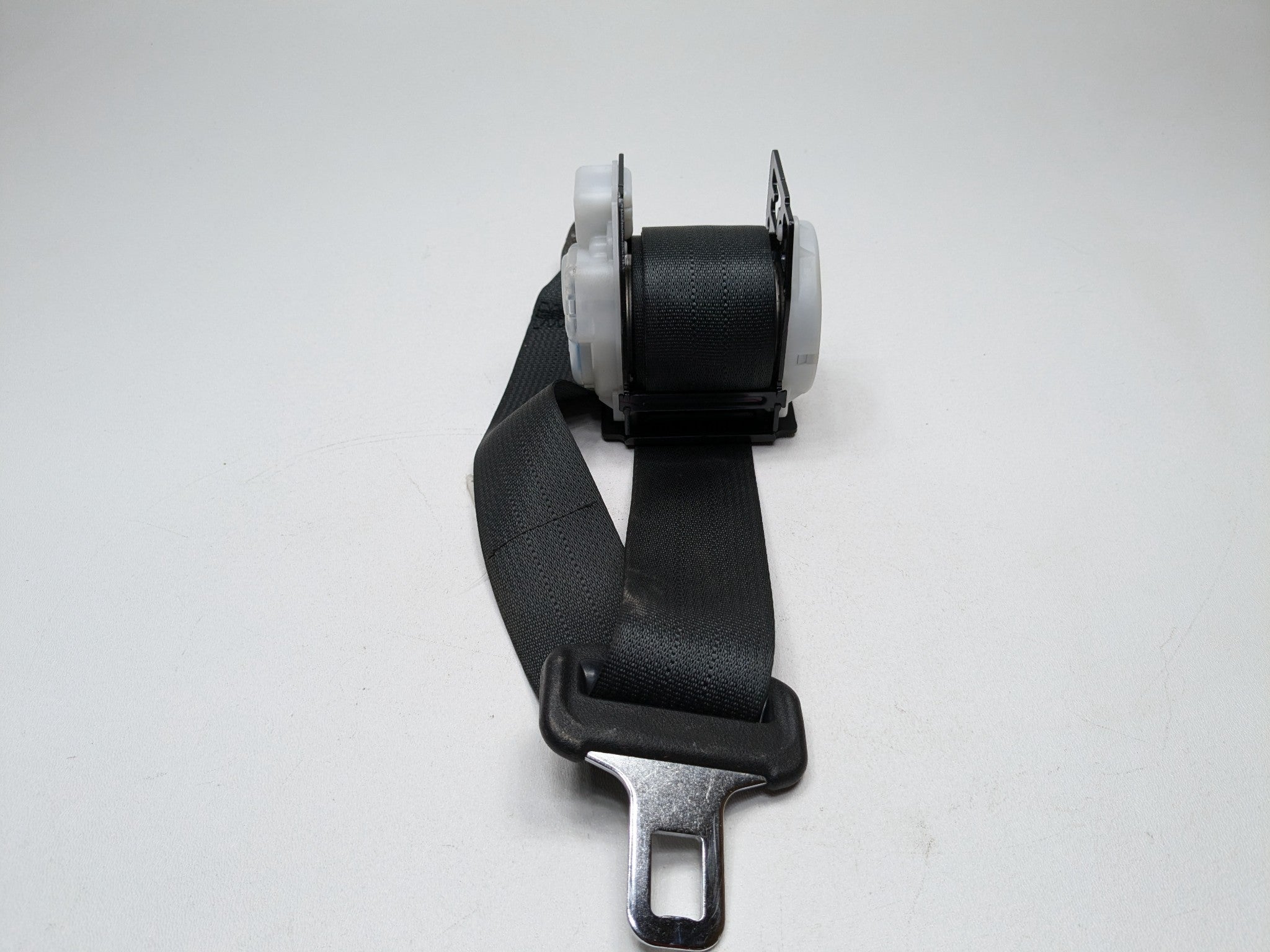 2012 - 2014 HYUNDAI AZERA OEM SAFETY SEAT BELT REAR RIGHT PASSENGER SIDE