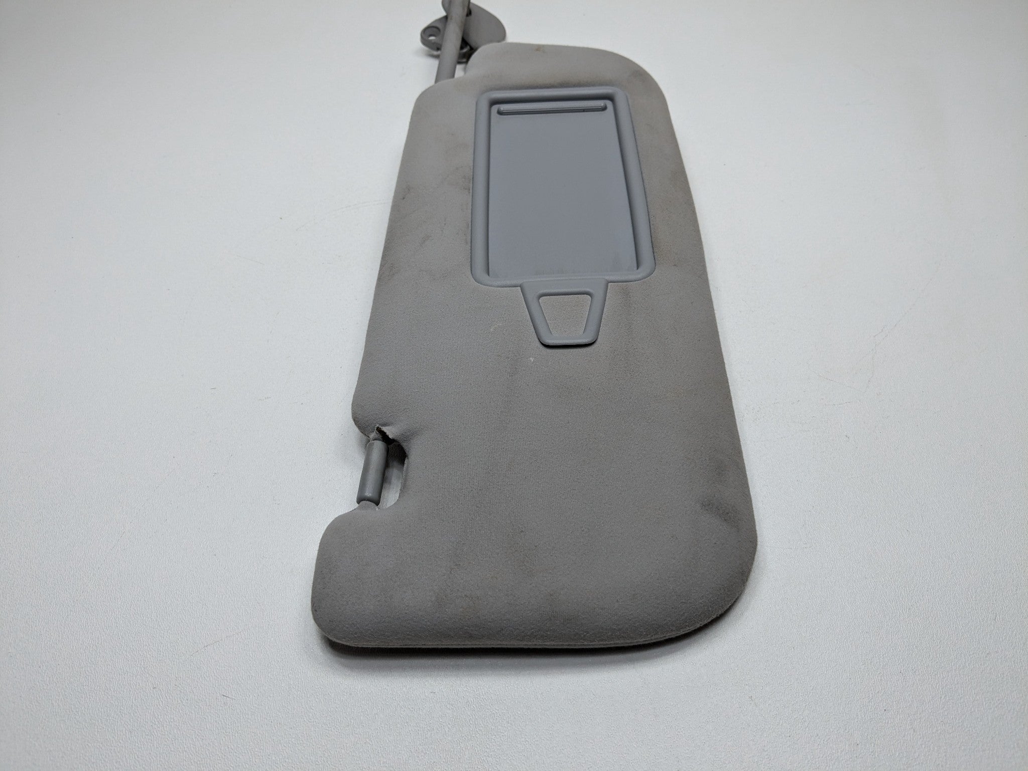 2012 - 2014  HYUNDAI AZERA OEM ROOF SUN VISOR FRONT RIGHT PASSENGER SIDE UPPER