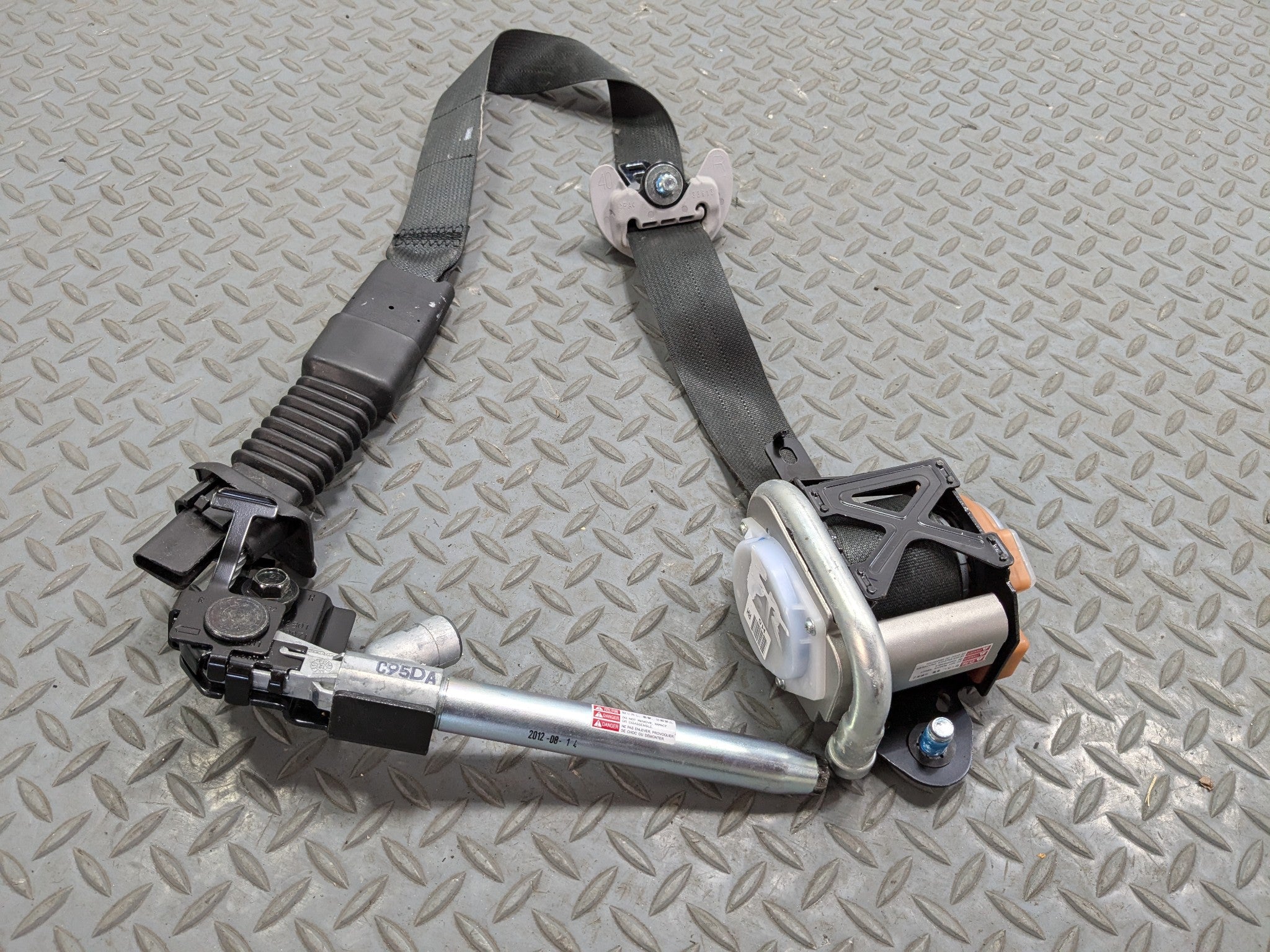 2012 - 2014 HYUNDAI AZERA OEM SAFETY SEAT BELT PASSENGER RIGHT SIDE ASSEMBLY