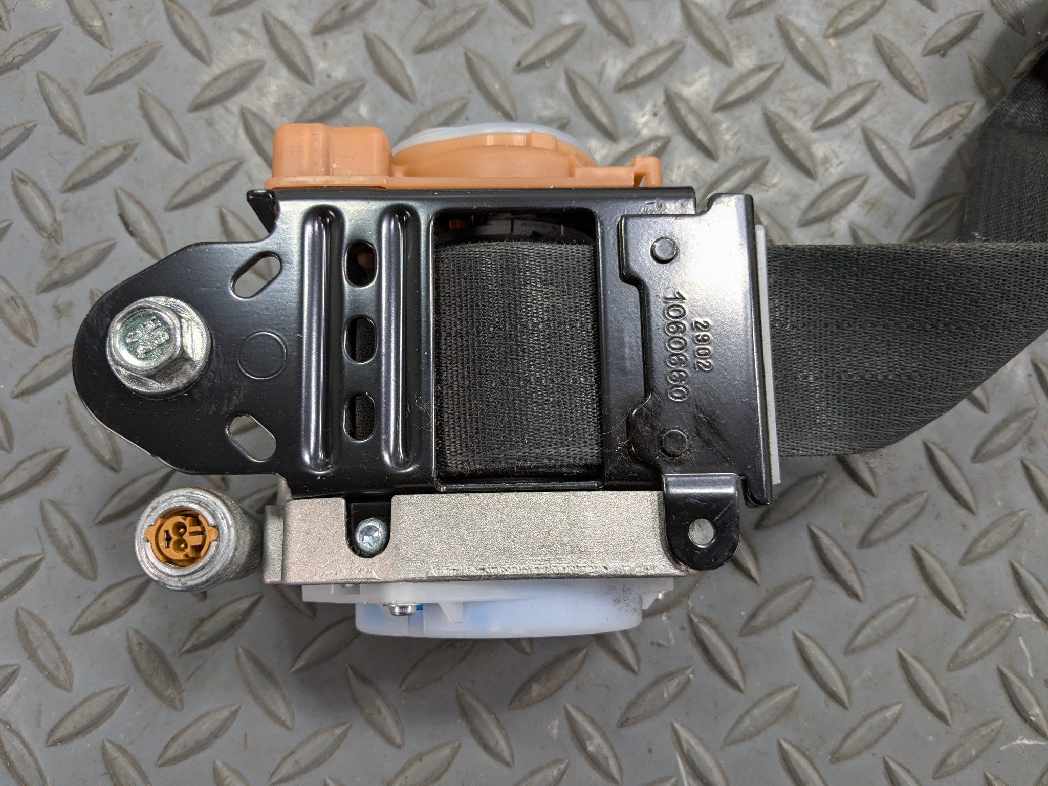 2012 - 2014 HYUNDAI AZERA OEM SAFETY SEAT BELT PASSENGER RIGHT SIDE ASSEMBLY