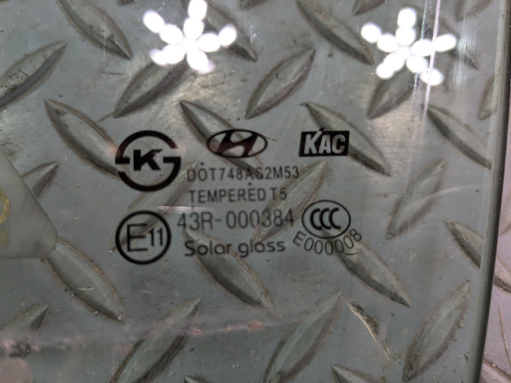 2012 - 2014 HYUNDAI AZERA OEM FRONT LEFT DRIVER SIDE DOOR WINDOW GLASS