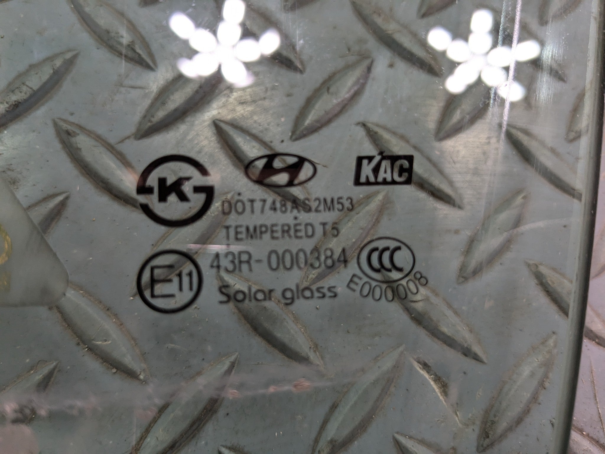 2012 - 2014 HYUNDAI AZERA OEM FRONT LEFT DRIVER SIDE DOOR WINDOW GLASS