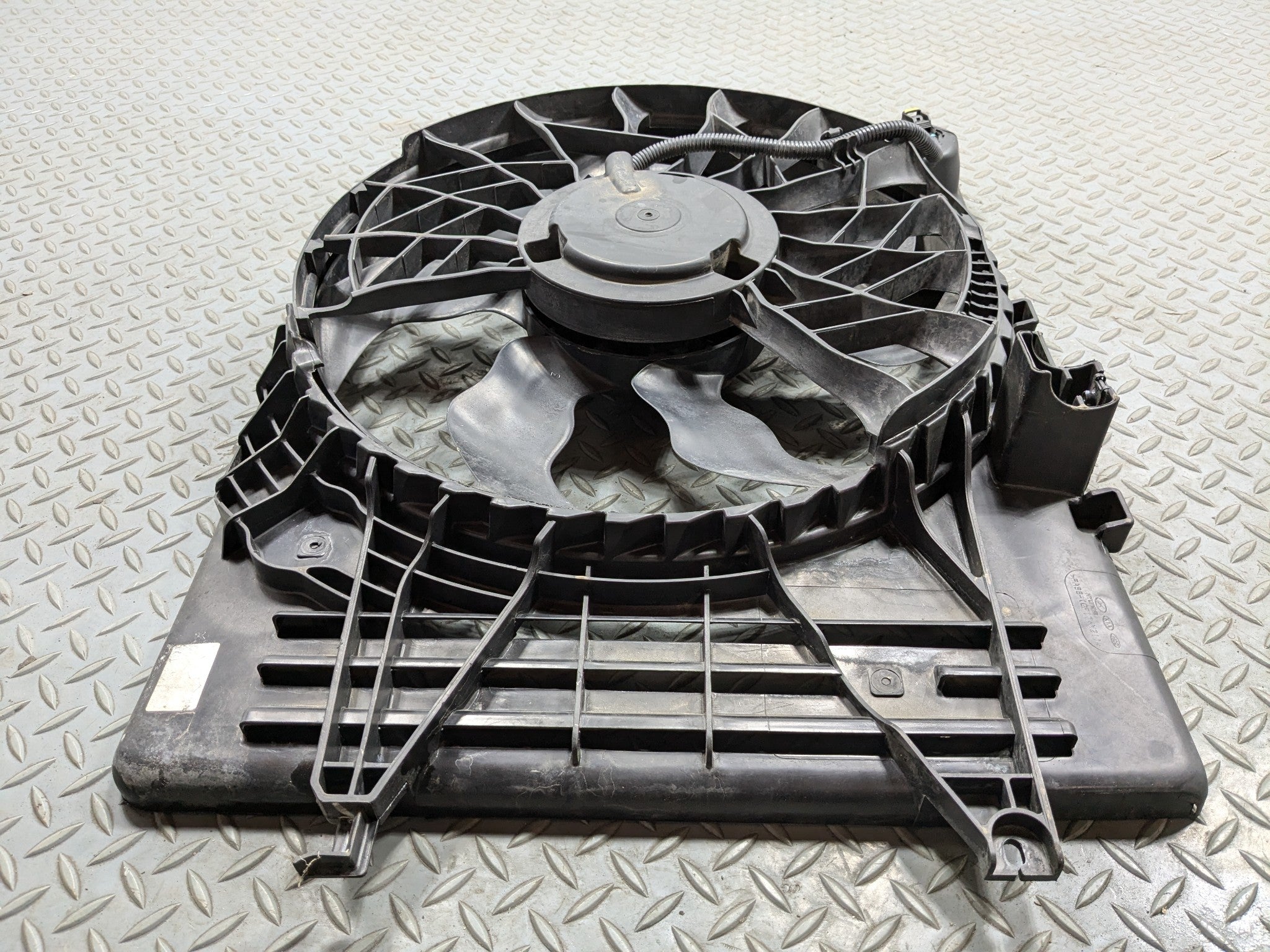 2012 - 2014 HYUNDAI AZERA OEM ELECTRIC ENGINE COOLING MOTOR FAN ASSEMBLY