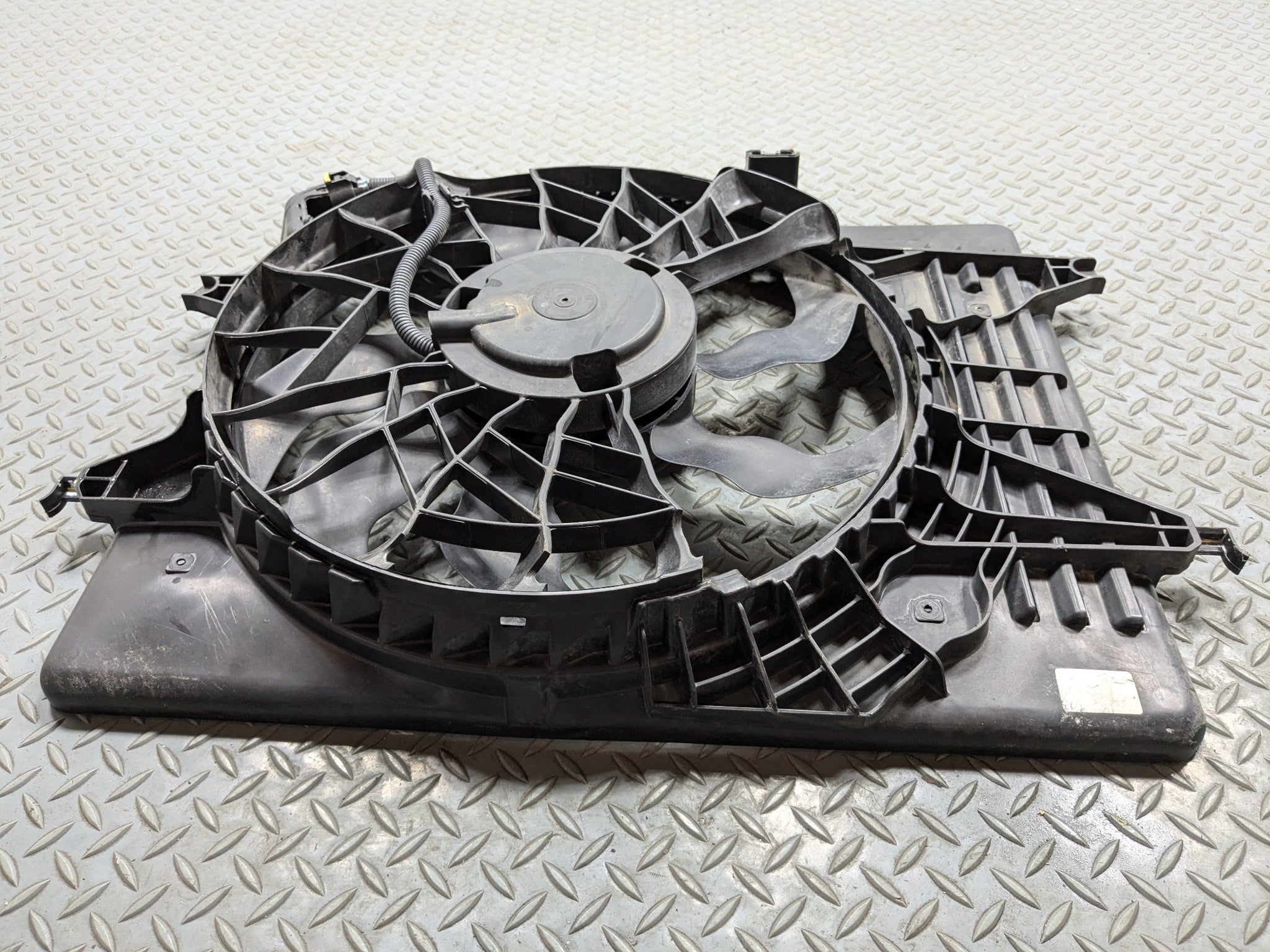 2012 - 2014 HYUNDAI AZERA OEM ELECTRIC ENGINE COOLING MOTOR FAN ASSEMBLY