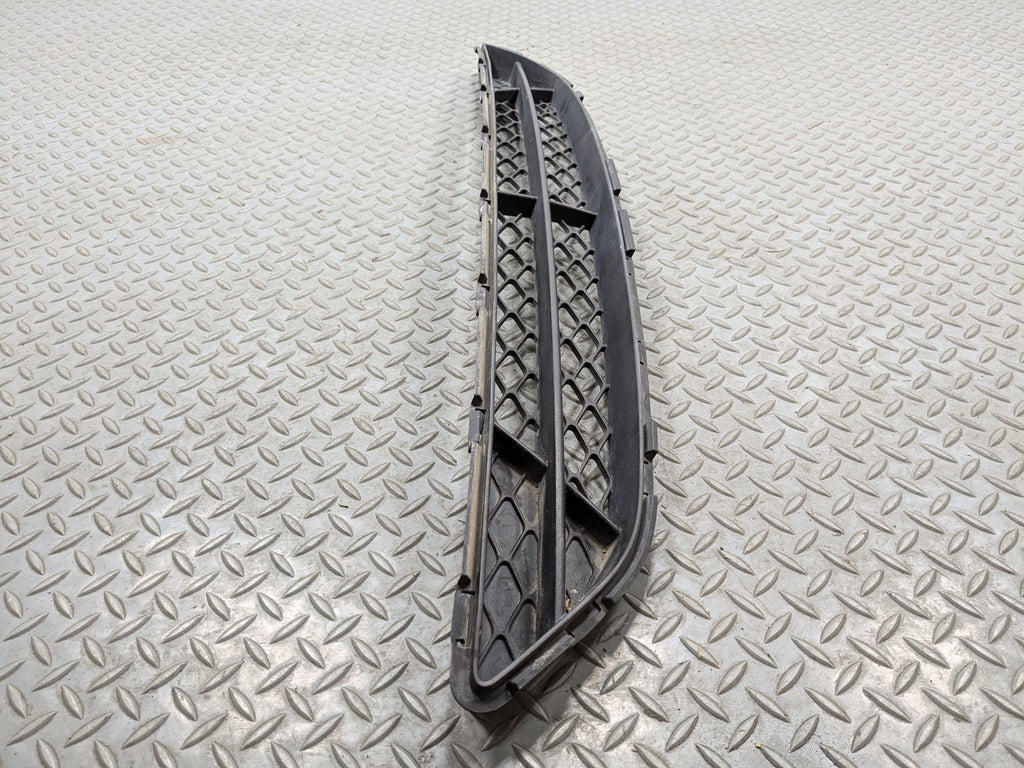 2012 - 2014 HYUNDAI AZERA OEM FRONT CENTER GRILLE LOWER BUMPER MOUNTED BLACK