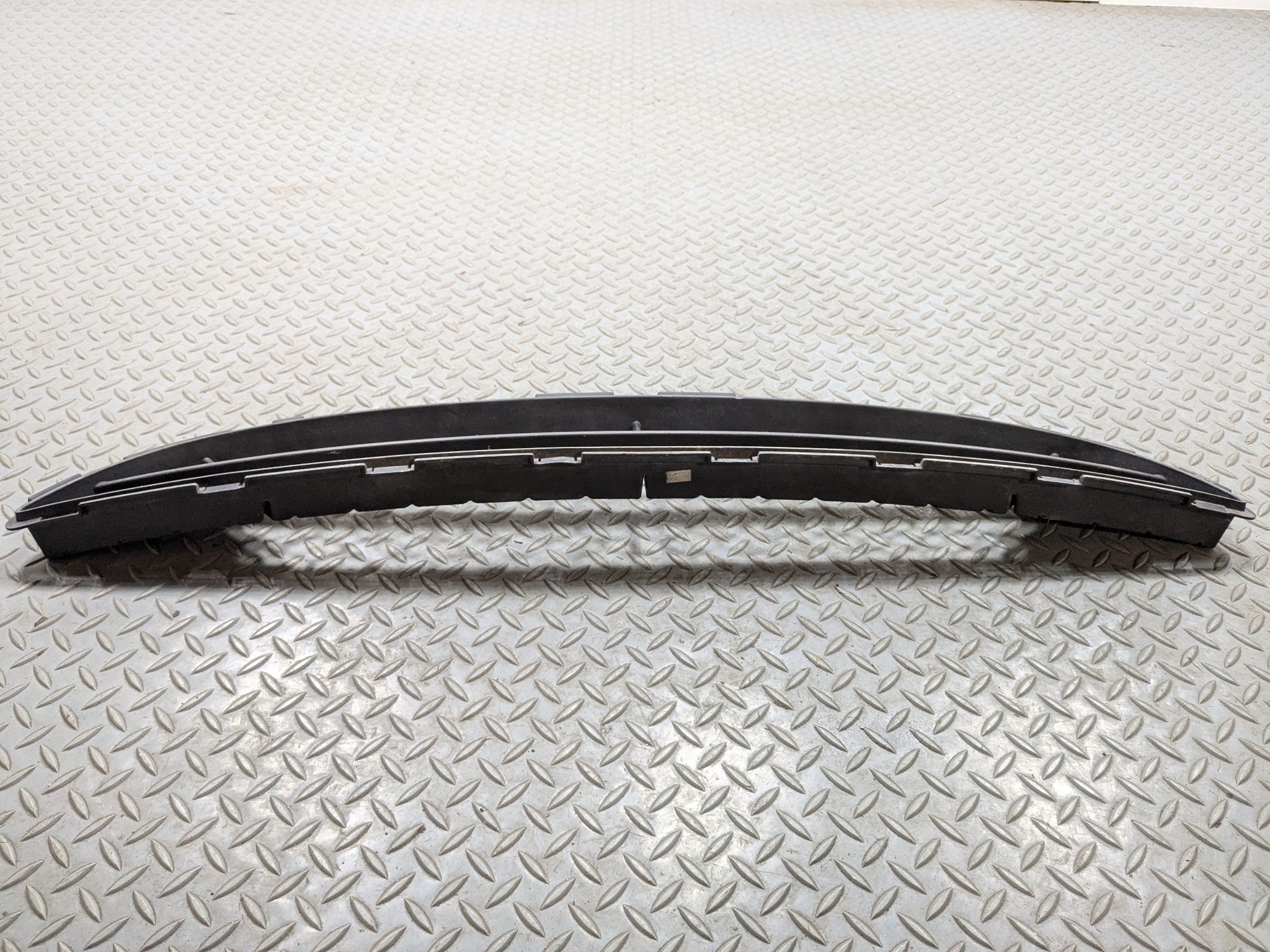 2012 - 2014 HYUNDAI AZERA OEM FRONT CENTER GRILLE LOWER BUMPER MOUNTED BLACK