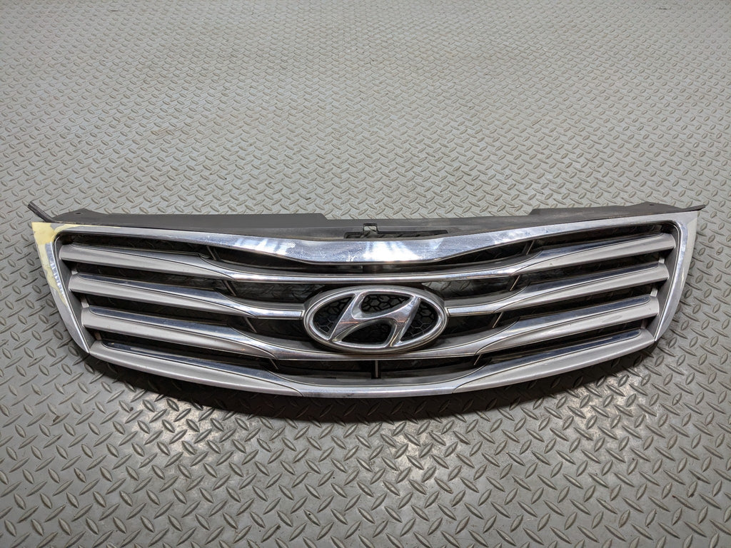 12 - 14 HYUNDAI AZERA OEM FRONT CENTER UPPER BUMPER CHROME GRILLE WITH EMBLEM