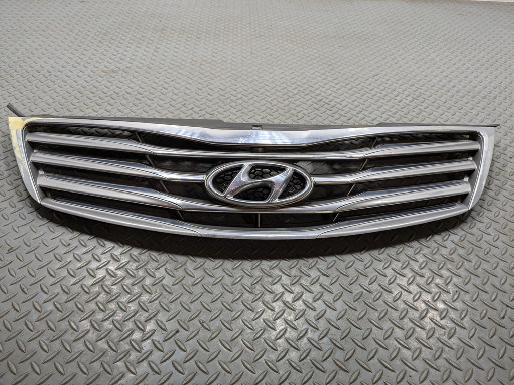 12 - 14 HYUNDAI AZERA OEM FRONT CENTER UPPER BUMPER CHROME GRILLE WITH EMBLEM