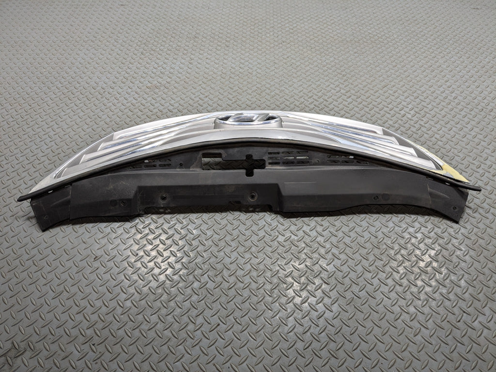12 - 14 HYUNDAI AZERA OEM FRONT CENTER UPPER BUMPER CHROME GRILLE WITH EMBLEM