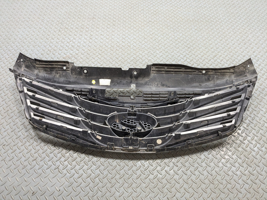 12 - 14 HYUNDAI AZERA OEM FRONT CENTER UPPER BUMPER CHROME GRILLE WITH EMBLEM