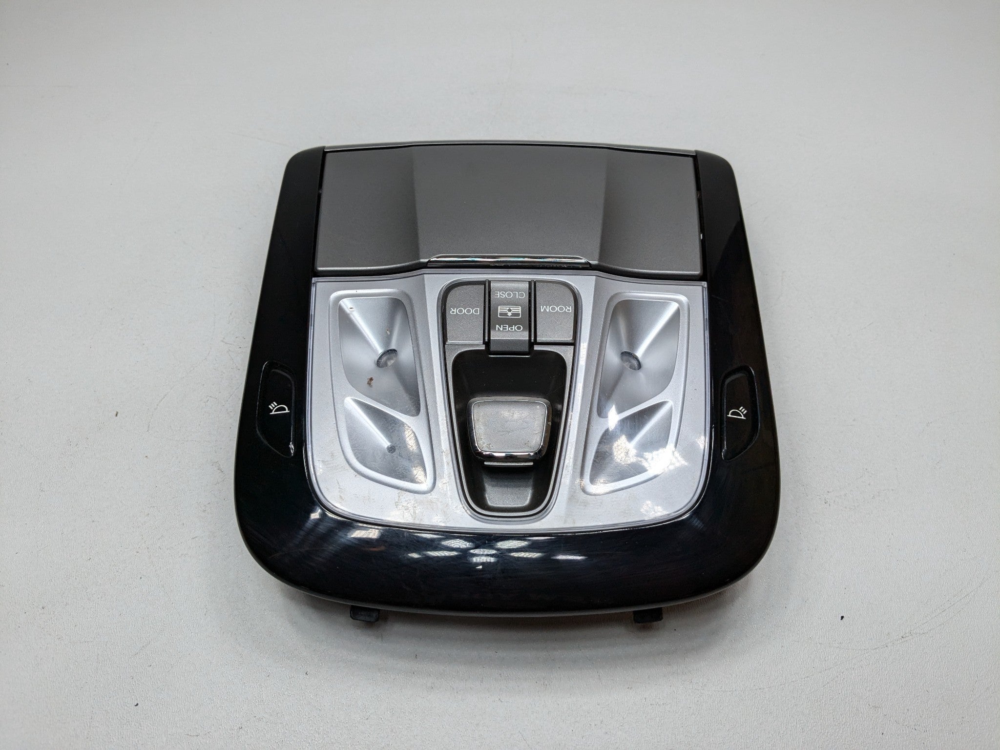 2012 - 2014 HYUNDAI AZERA OEM OVERHEAD INTERIOR FRONT DOME LIGHT BLACK ASSEMBLY