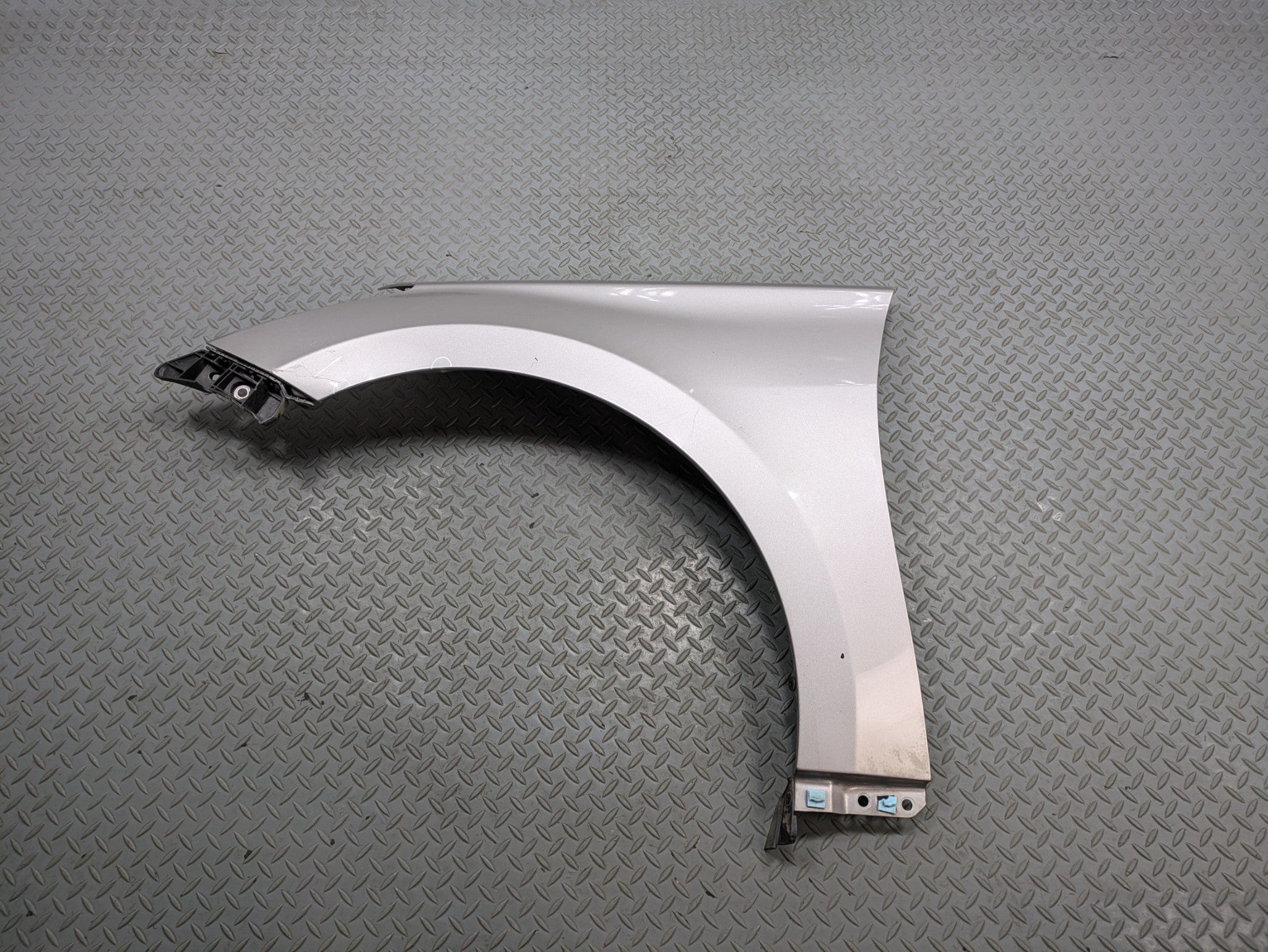 2012 - 2014 HYUNDAI AZERA OEM FENDER COVER PANEL FRONT LEFT DRIVER SIDE SILVER