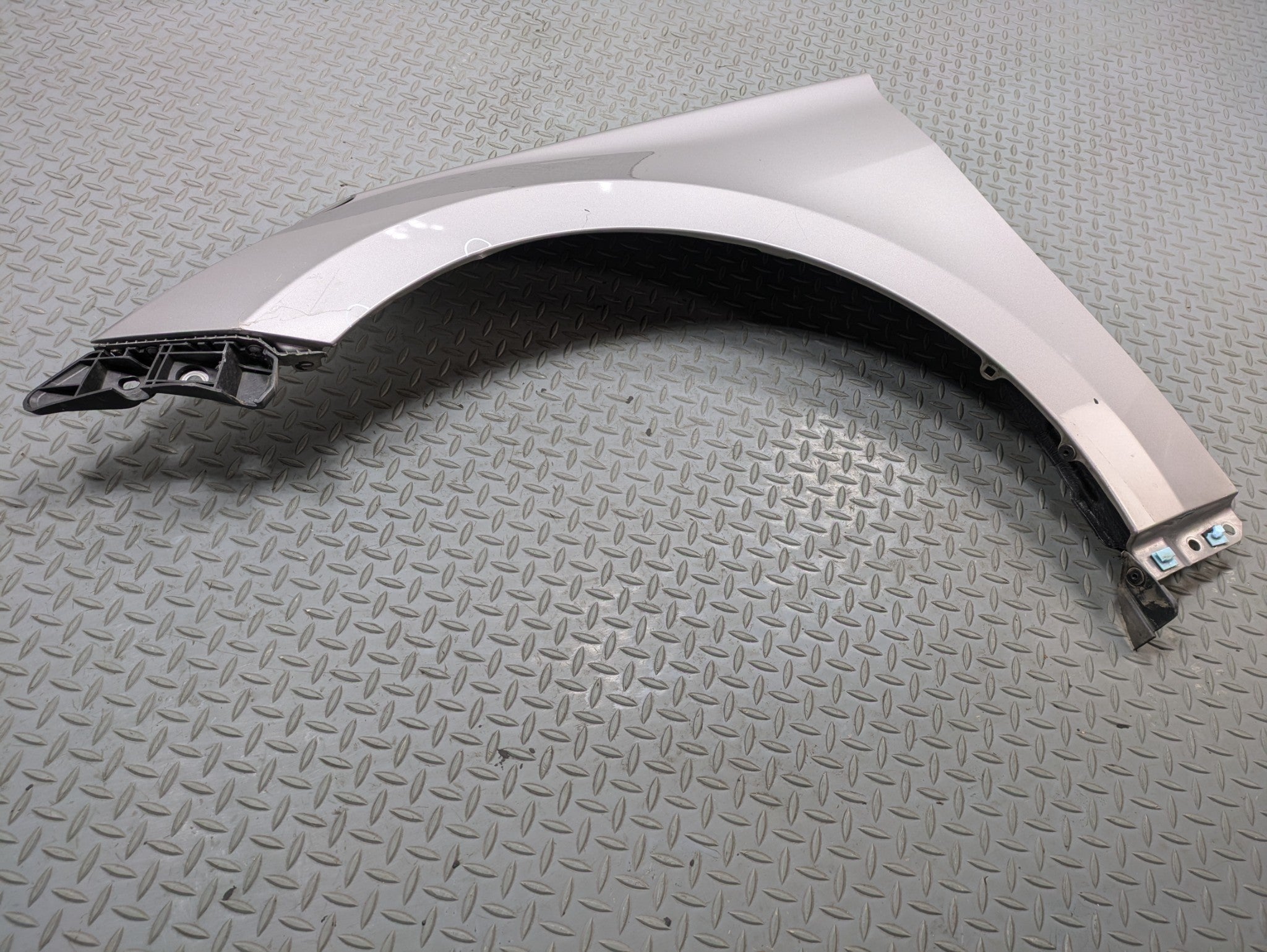 2012 - 2014 HYUNDAI AZERA OEM FENDER COVER PANEL FRONT LEFT DRIVER SIDE SILVER