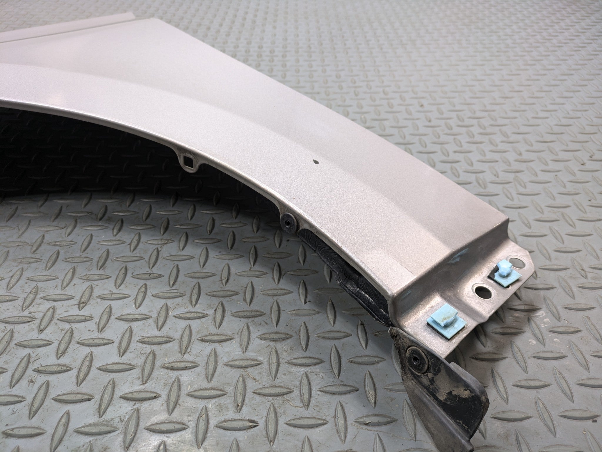 2012 - 2014 HYUNDAI AZERA OEM FENDER COVER PANEL FRONT LEFT DRIVER SIDE SILVER