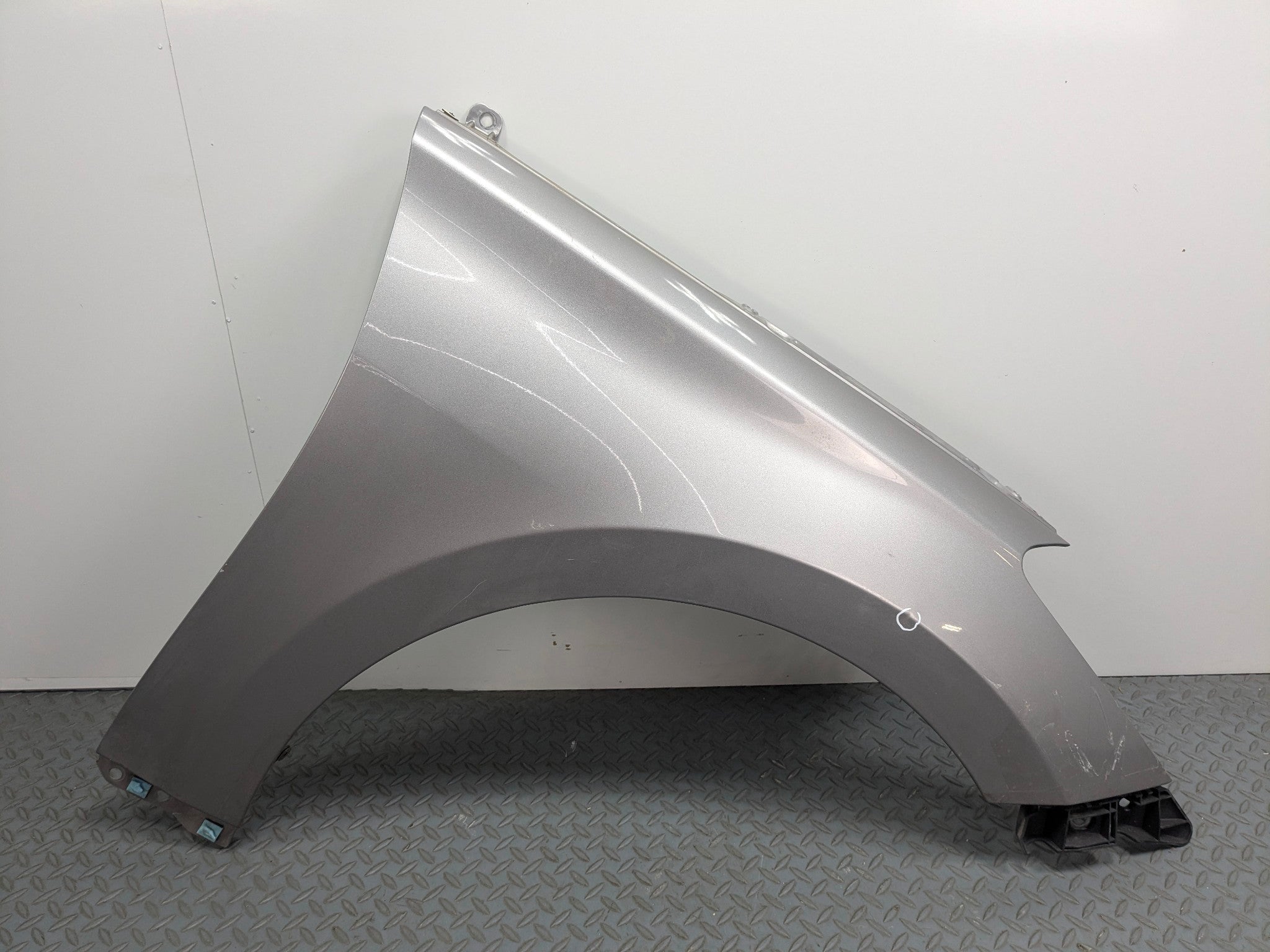 2012 - 2014 HYUNDAI AZERA OEM FENDER COVER PANEL FRONT RIGHT SIDE SILVER