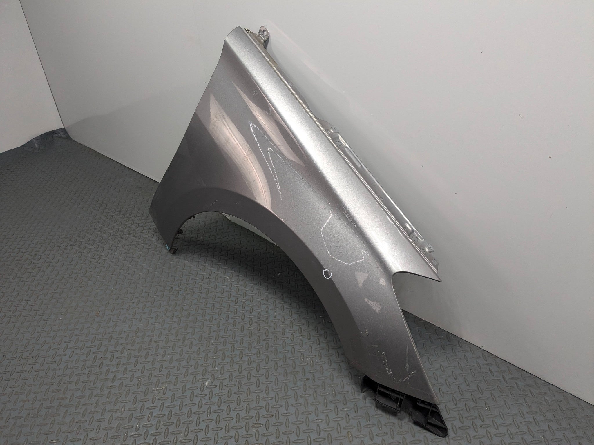 2012 - 2014 HYUNDAI AZERA OEM FENDER COVER PANEL FRONT RIGHT SIDE SILVER