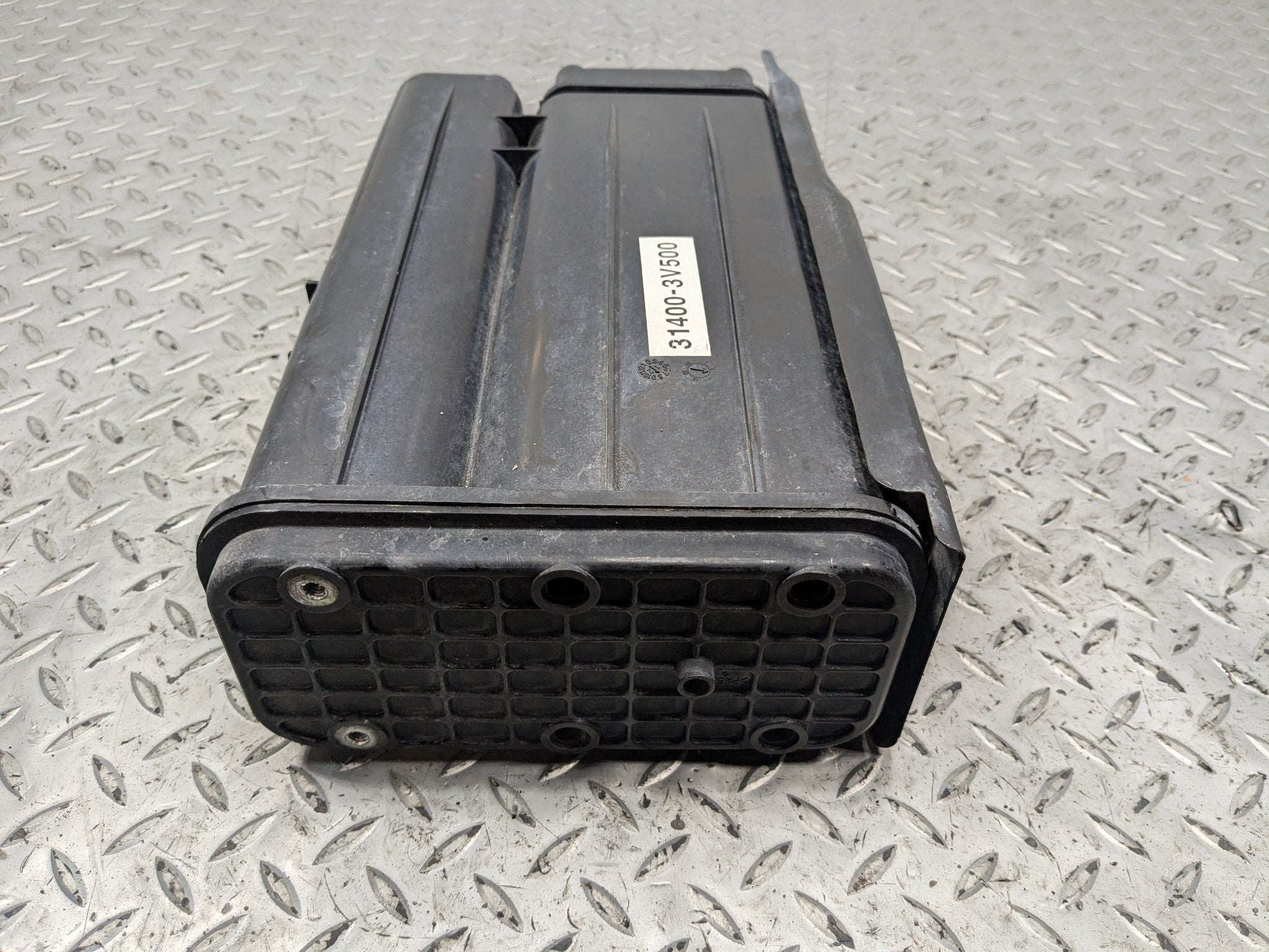 2012 - 2014 HYUNDAI AZERA OEM FUEL VAPOR EVAPORATOR CANISTER ASSEMBLY