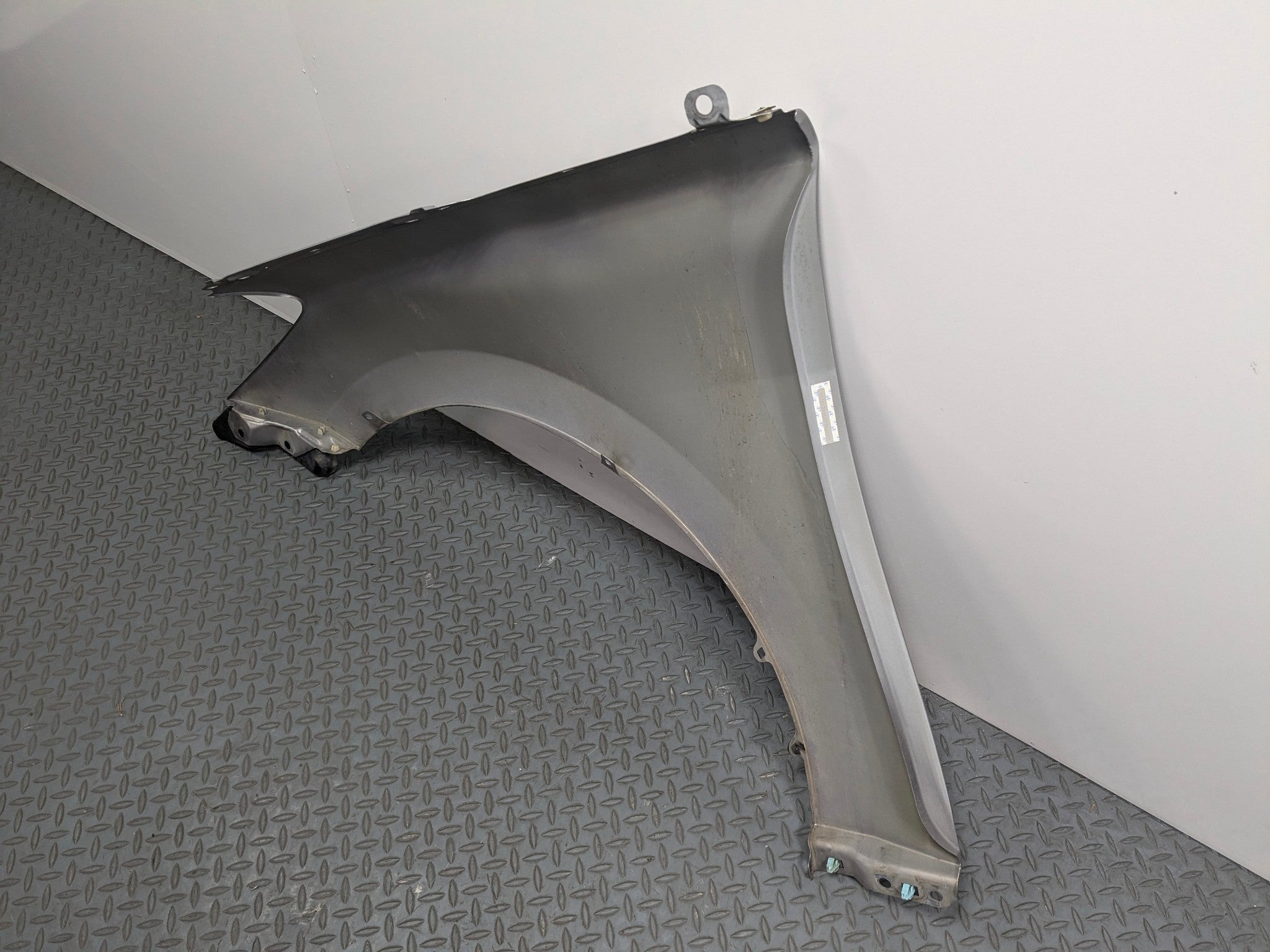 2012 - 2014 HYUNDAI AZERA OEM FENDER COVER PANEL FRONT RIGHT SIDE SILVER