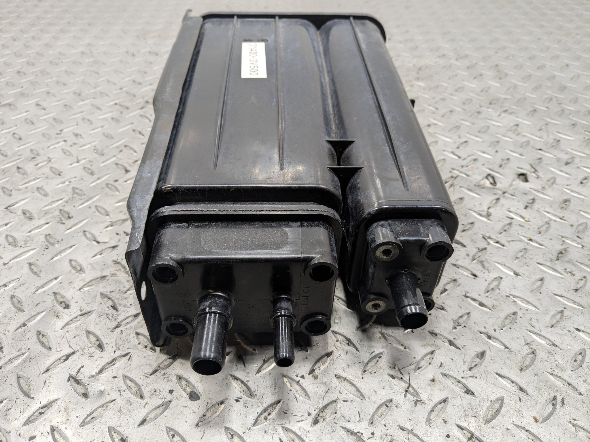 2012 - 2014 HYUNDAI AZERA OEM FUEL VAPOR EVAPORATOR CANISTER ASSEMBLY