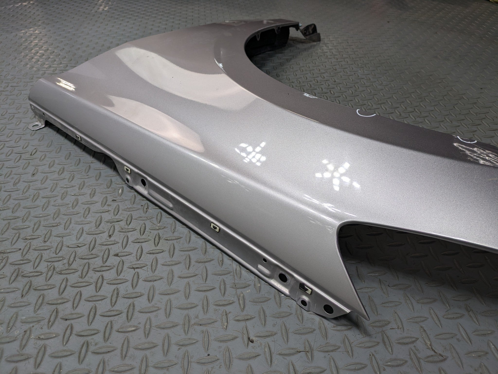 2012 - 2014 HYUNDAI AZERA OEM FENDER COVER PANEL FRONT LEFT DRIVER SIDE SILVER