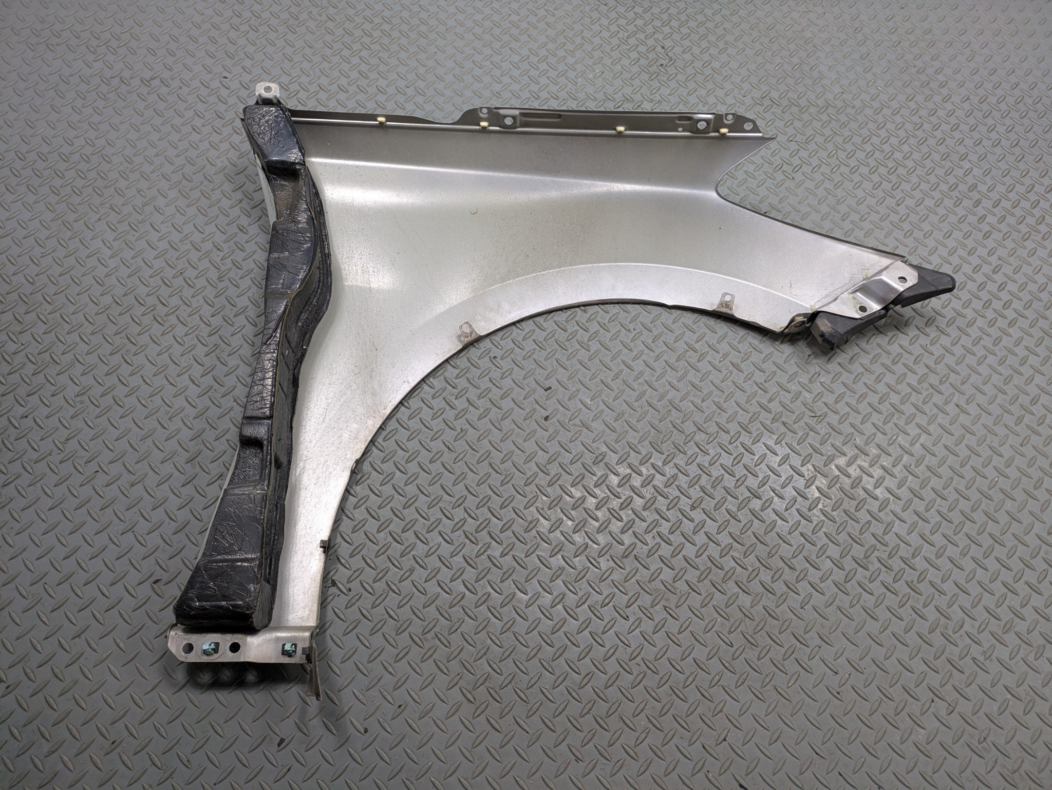 2012 - 2014 HYUNDAI AZERA OEM FENDER COVER PANEL FRONT LEFT DRIVER SIDE SILVER
