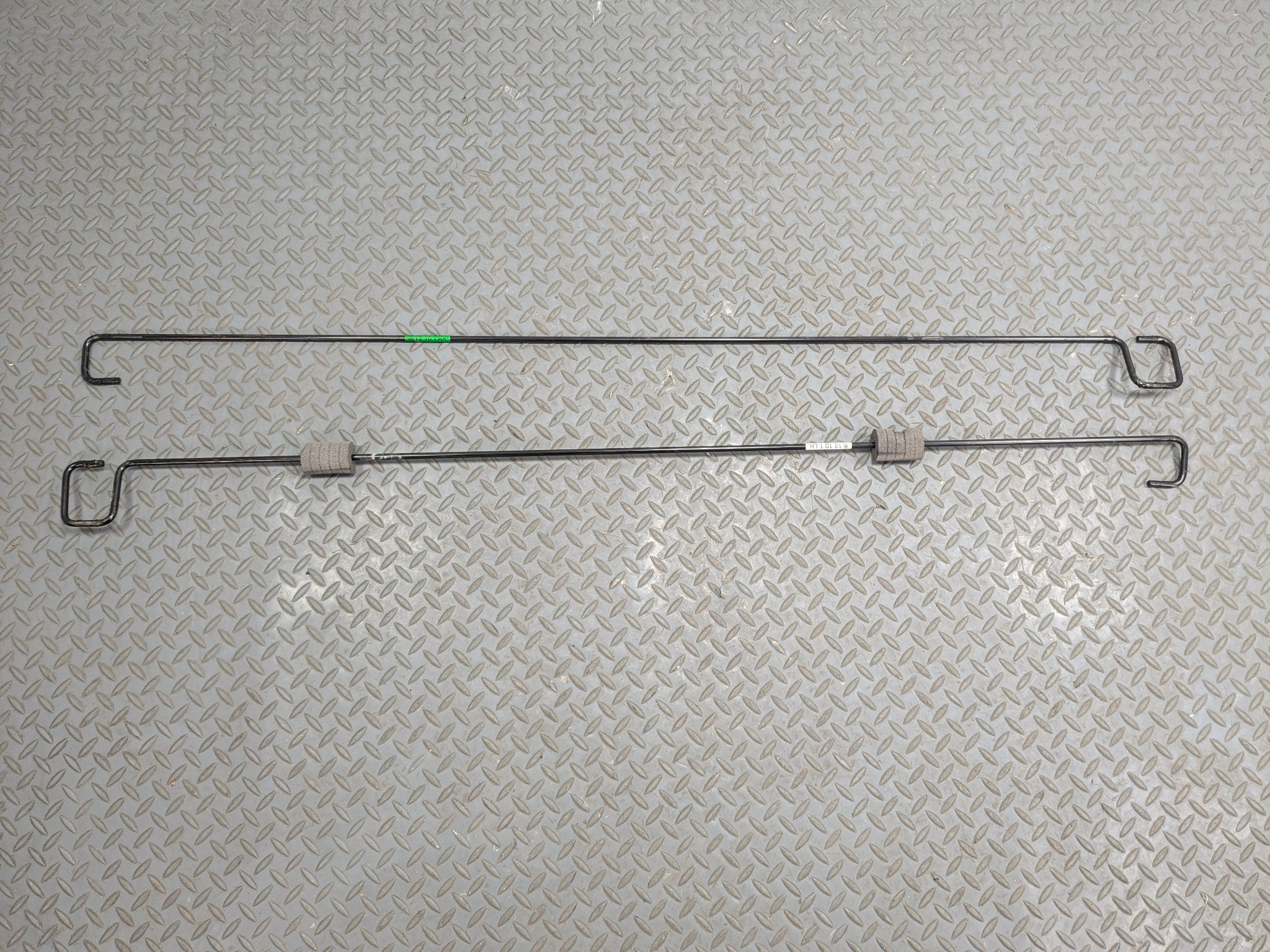 2012 - 2014 HYUNDAI AZERA OEM DECKLID TORSION ROD REAR LEFT AND RIGHT SIDE PAIR