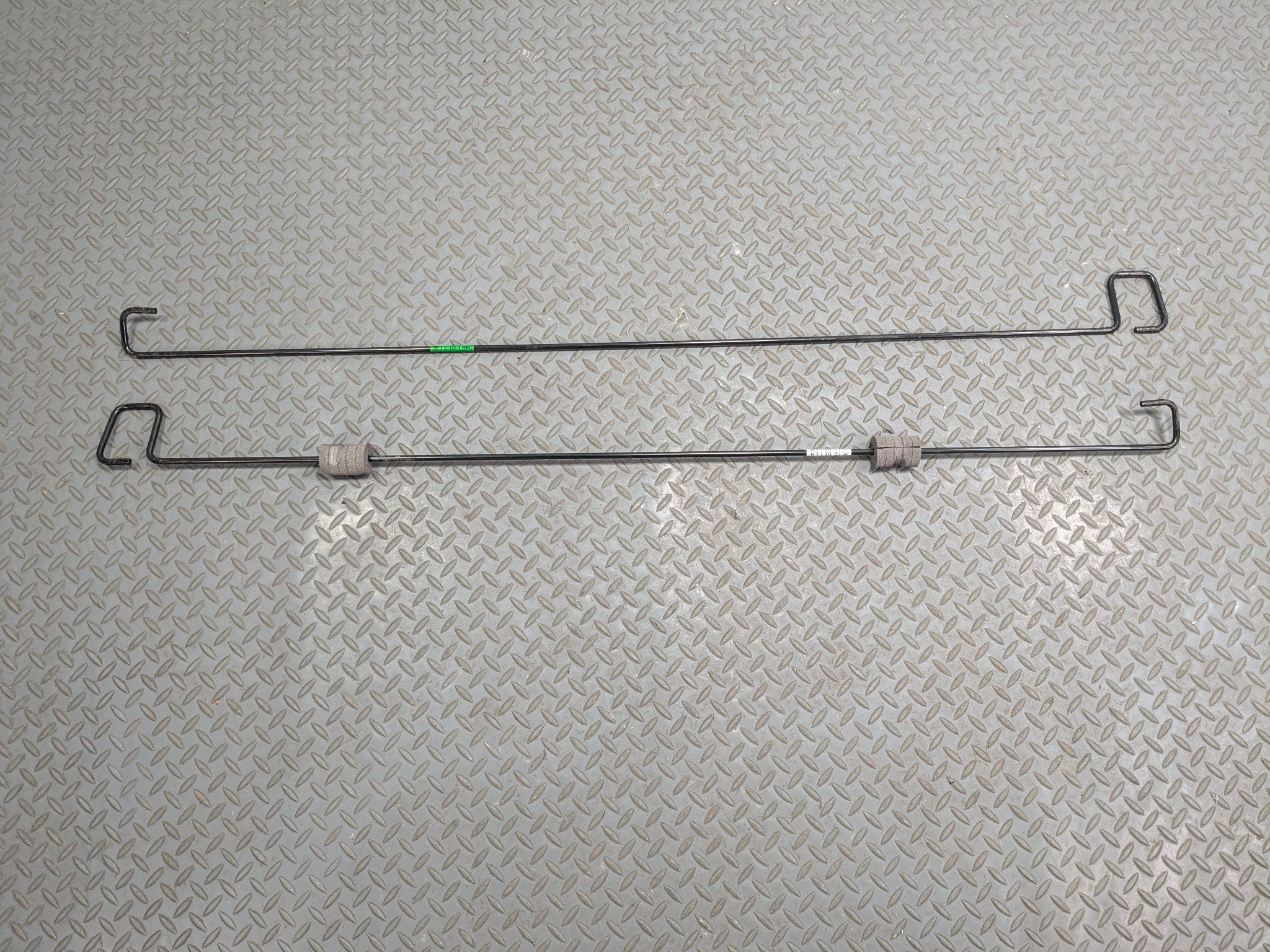 2012 - 2014 HYUNDAI AZERA OEM DECKLID TORSION ROD REAR LEFT AND RIGHT SIDE PAIR