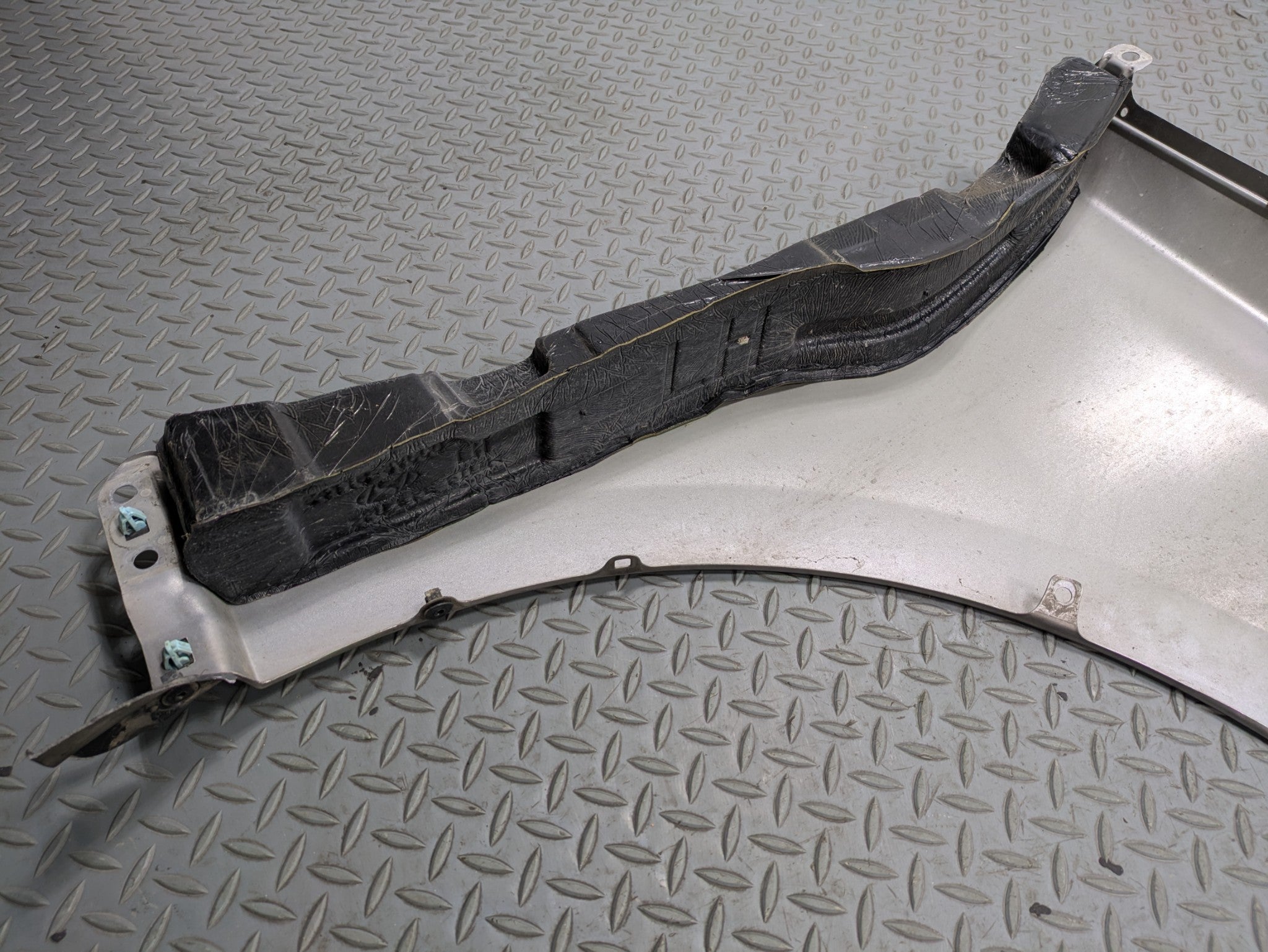 2012 - 2014 HYUNDAI AZERA OEM FENDER COVER PANEL FRONT LEFT DRIVER SIDE SILVER