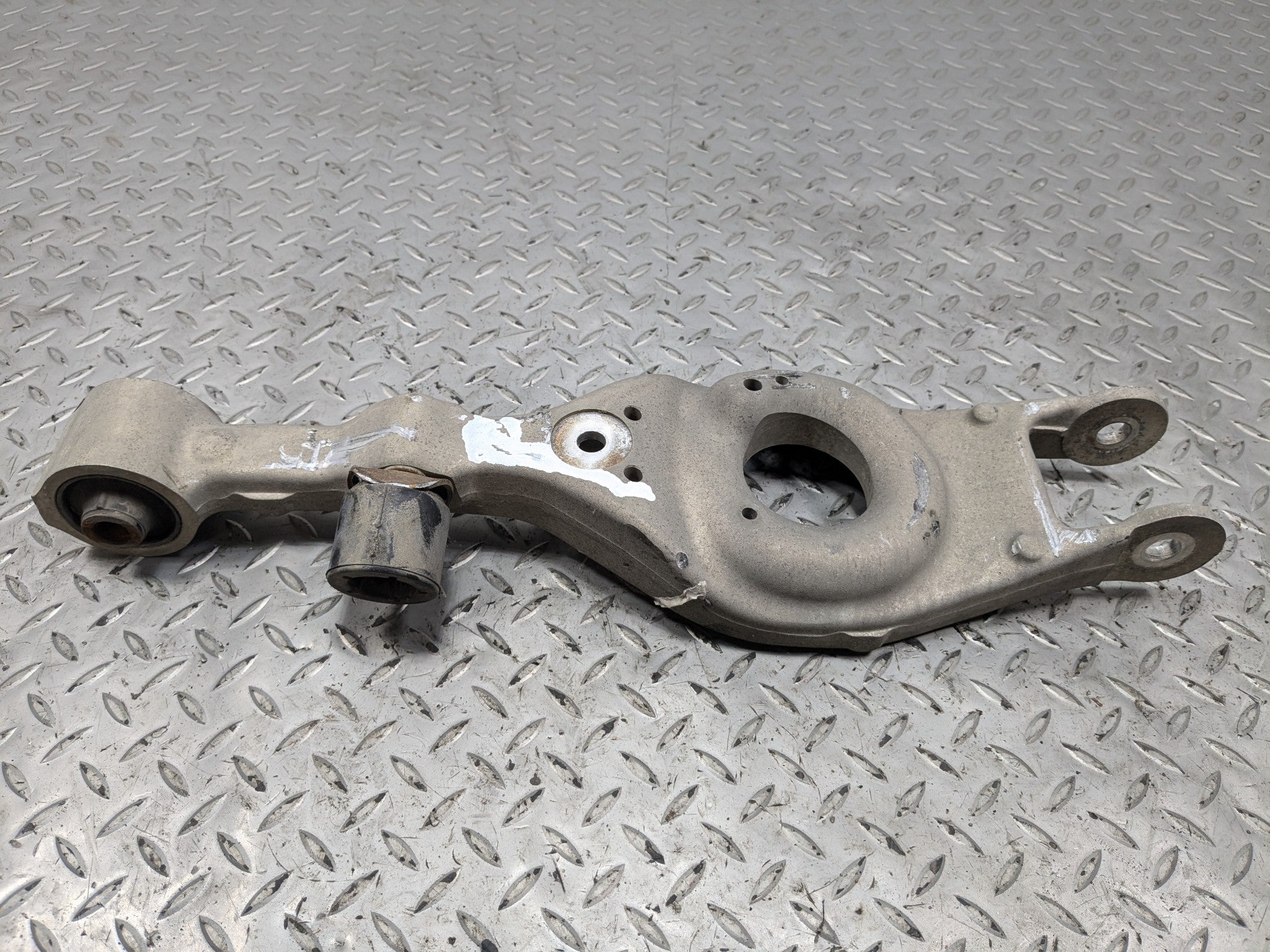 2012 - 2014 HYUNDAI AZERA OEM LOWER CONTROL ARM SPRING SUSPENSION REAR LEFT SIDE