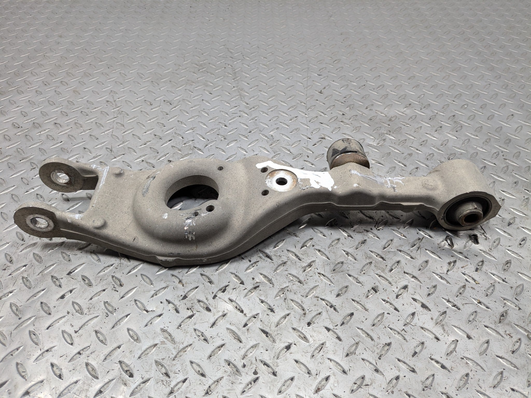 2012 - 2014 HYUNDAI AZERA OEM LOWER CONTROL ARM SPRING SUSPENSION REAR LEFT SIDE