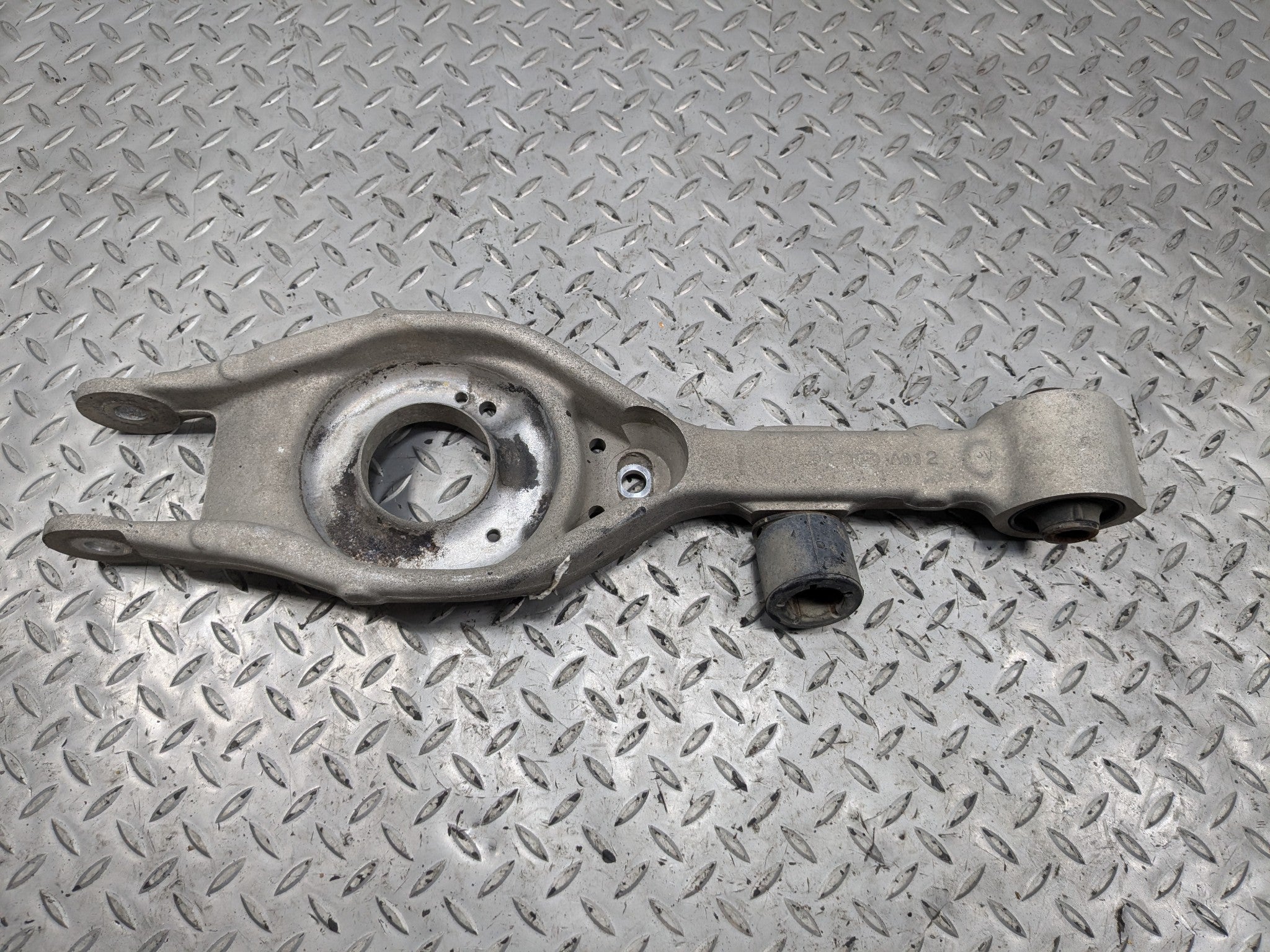 2012 - 2014 HYUNDAI AZERA OEM LOWER CONTROL ARM SPRING SUSPENSION REAR LEFT SIDE