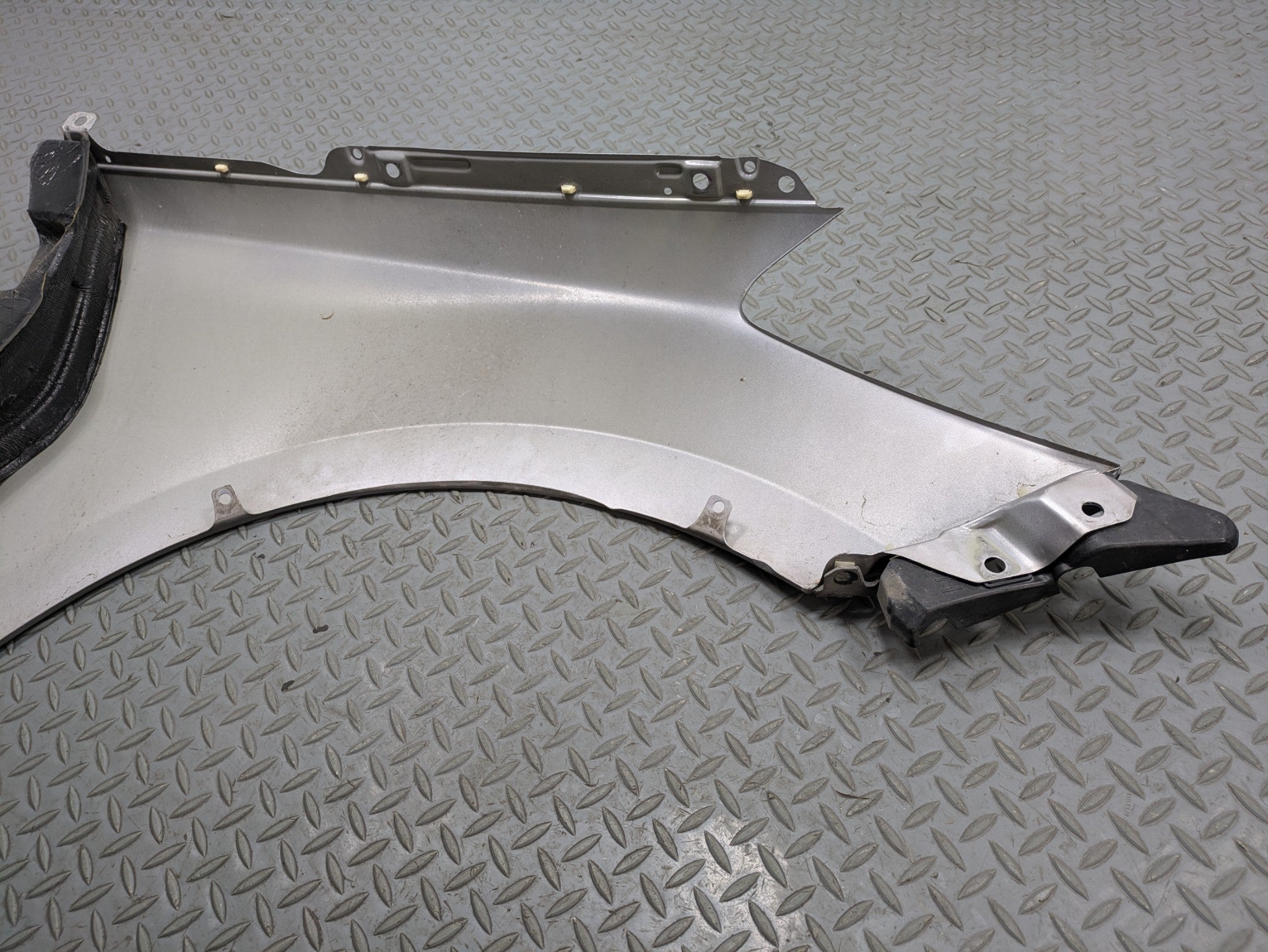 2012 - 2014 HYUNDAI AZERA OEM FENDER COVER PANEL FRONT LEFT DRIVER SIDE SILVER