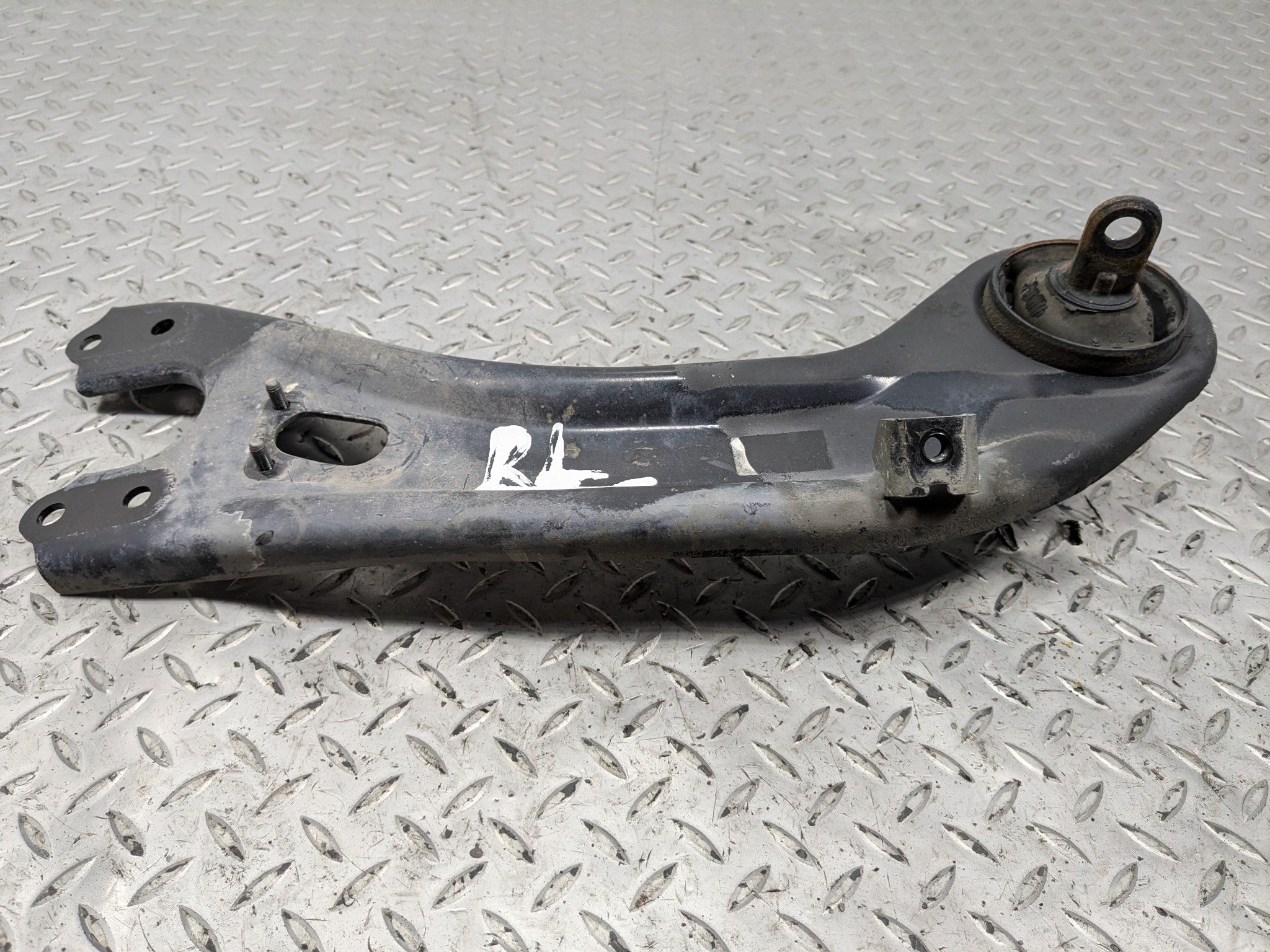 2012 - 2014 OEM HYUNDAI AZERA TRAILING LOWER CONTROL ARM REAR LEFT DRIVER SIDE