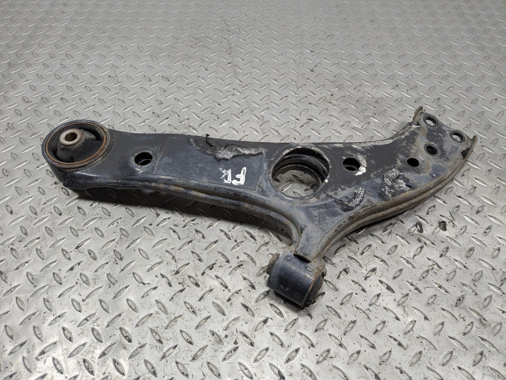 2012 - 2014 OEM HYUNDAI AZERA LOWER CONTROL ARM SUSPENSION FRONT RIGHT SIDE