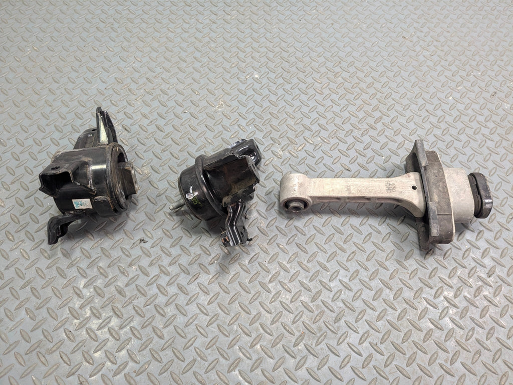 12 - 14 HYUNDAI AZERA OEM ENGINE FRAME MOUNT SUPPORT FRONT LEFT AND RIGHT SIDE
