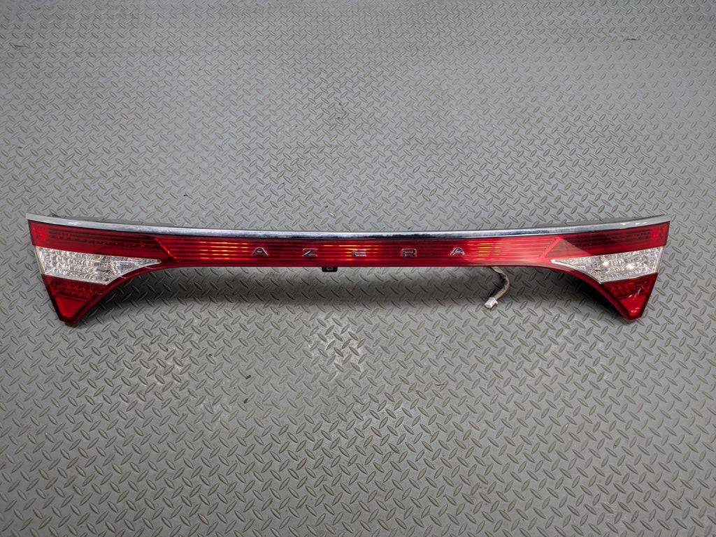 2012 - 2014 OEM HYUNDAI AZERA TAIL LIGHT WITH CAMERA REAR CENTER LID MOUNTED