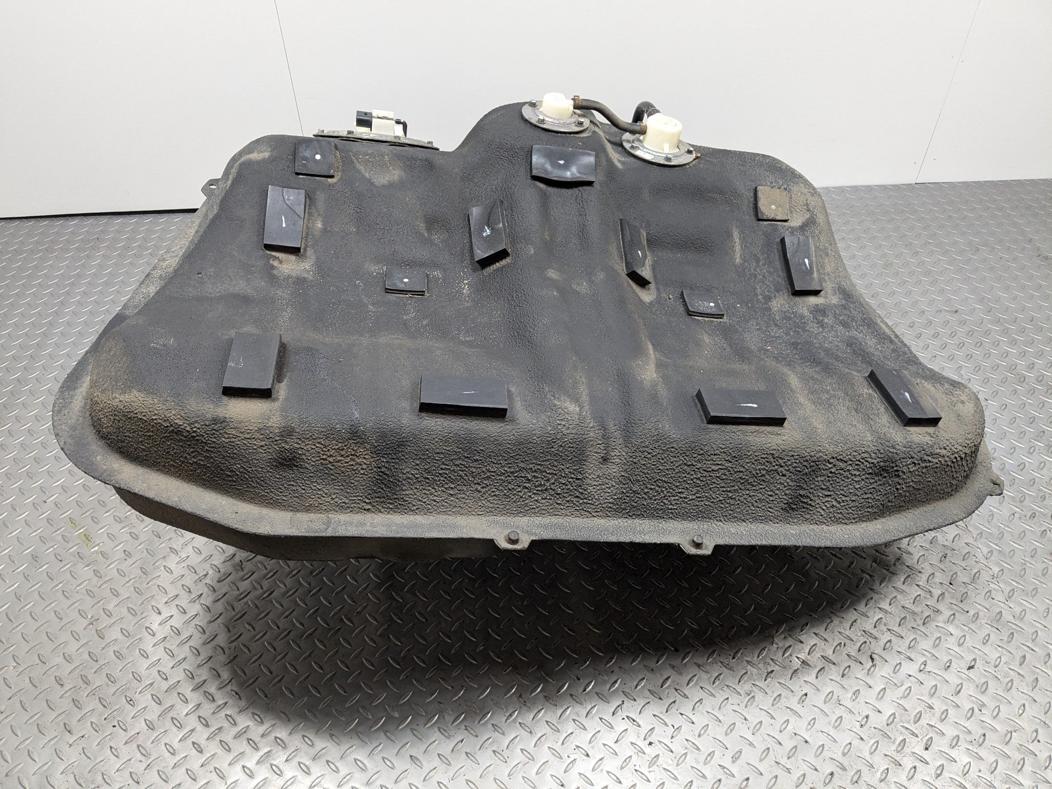 2012 - 2014 HYUNDAI AZERA OEM GAS FUEL TANK RESERVOIR ASSEMBLY 18.5 GALLON