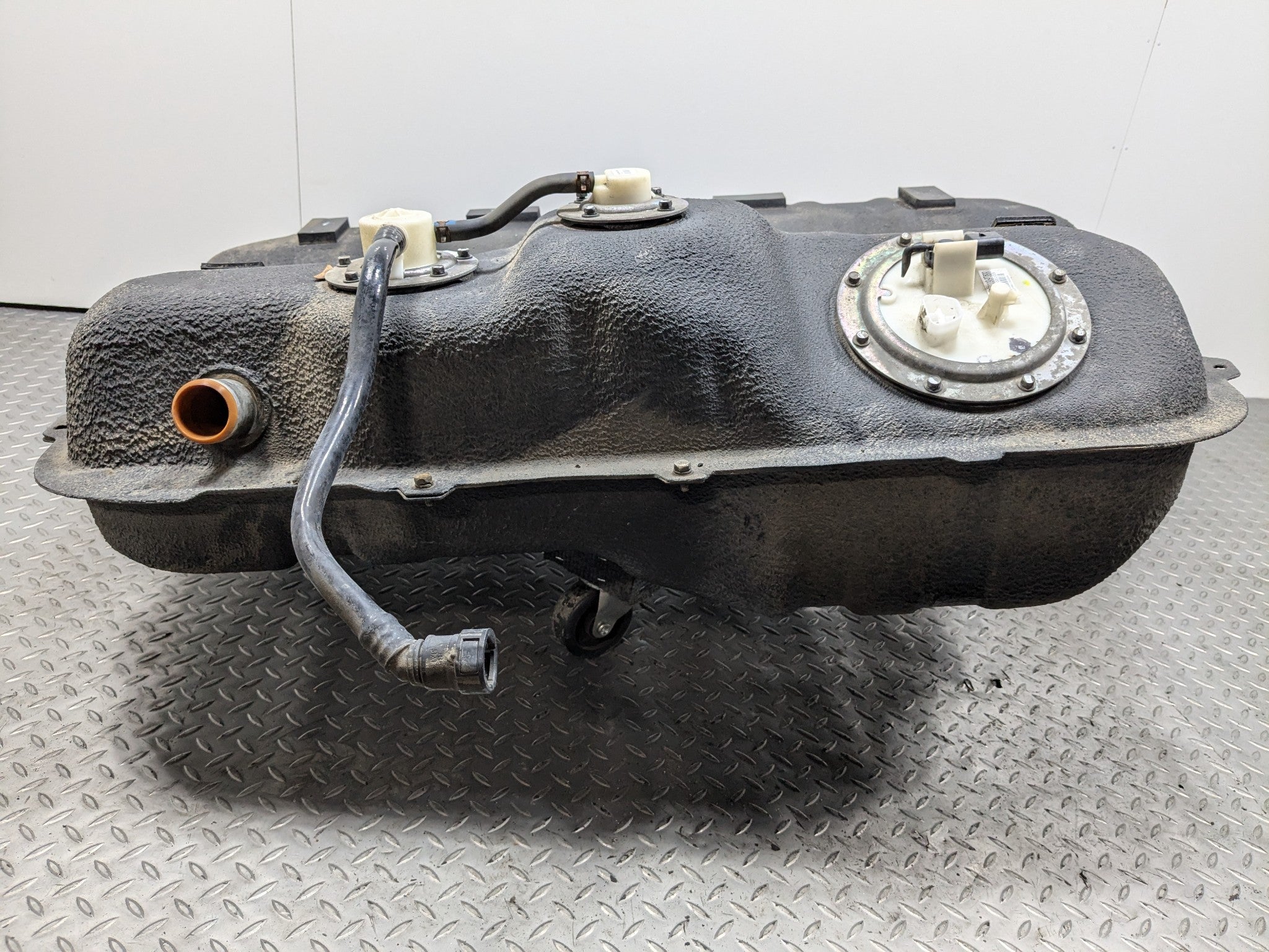 2012 - 2014 HYUNDAI AZERA OEM GAS FUEL TANK RESERVOIR ASSEMBLY 18.5 GALLON