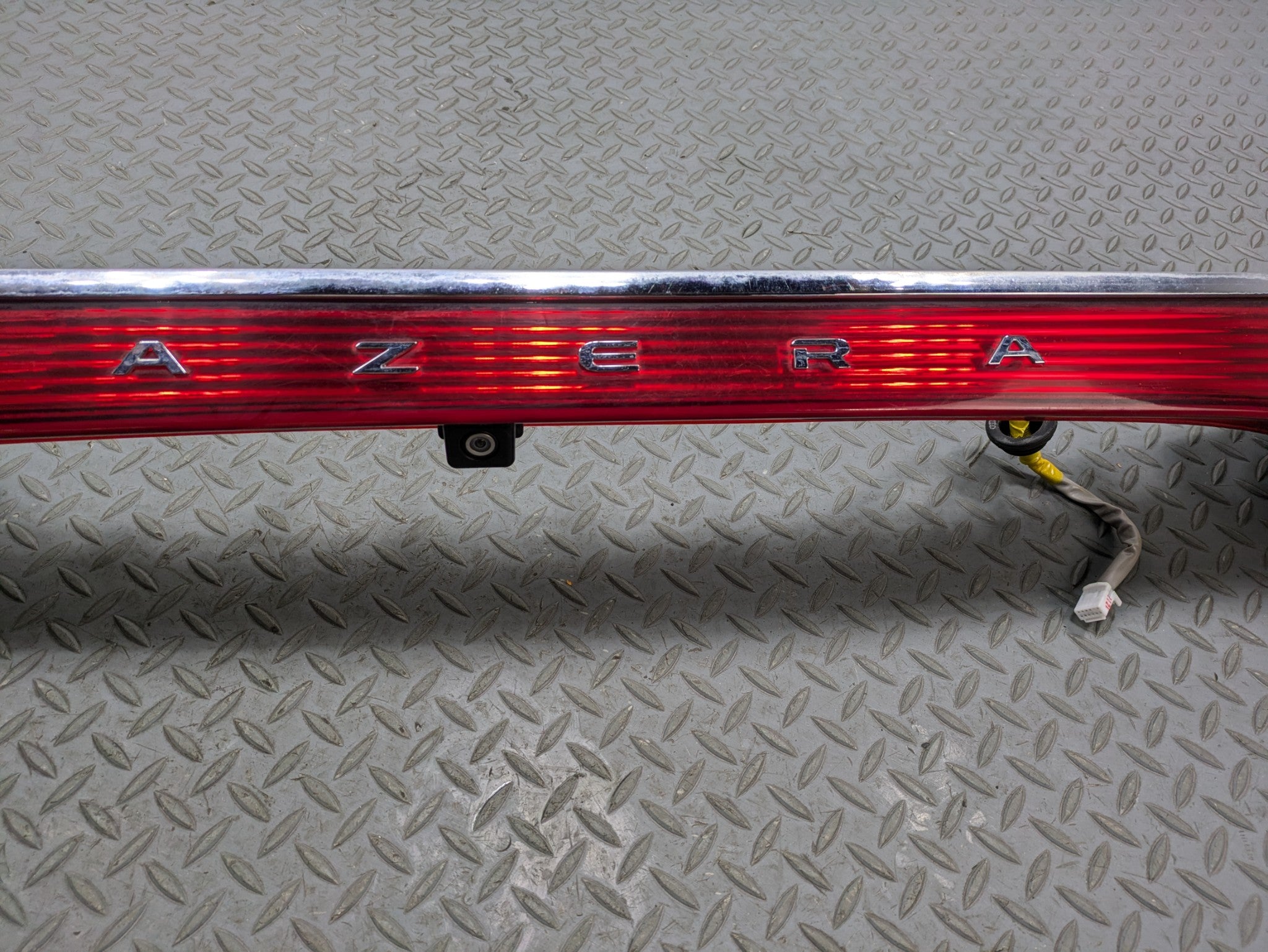 2012 - 2014 OEM HYUNDAI AZERA TAIL LIGHT WITH CAMERA REAR CENTER LID MOUNTED