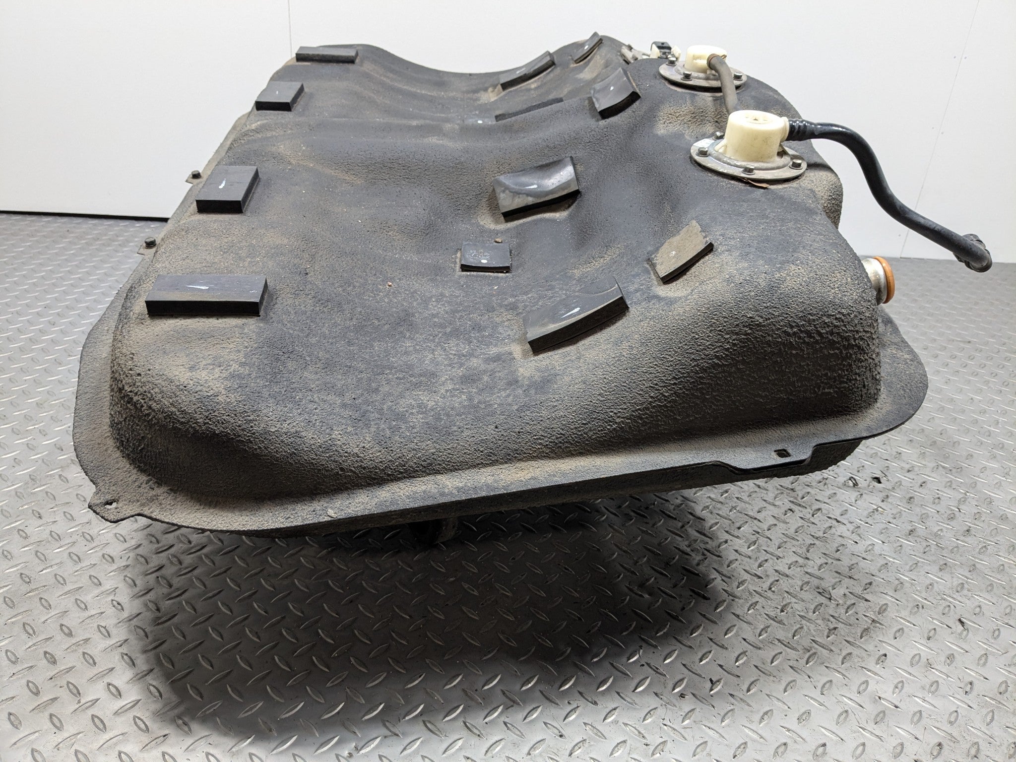 2012 - 2014 HYUNDAI AZERA OEM GAS FUEL TANK RESERVOIR ASSEMBLY 18.5 GALLON