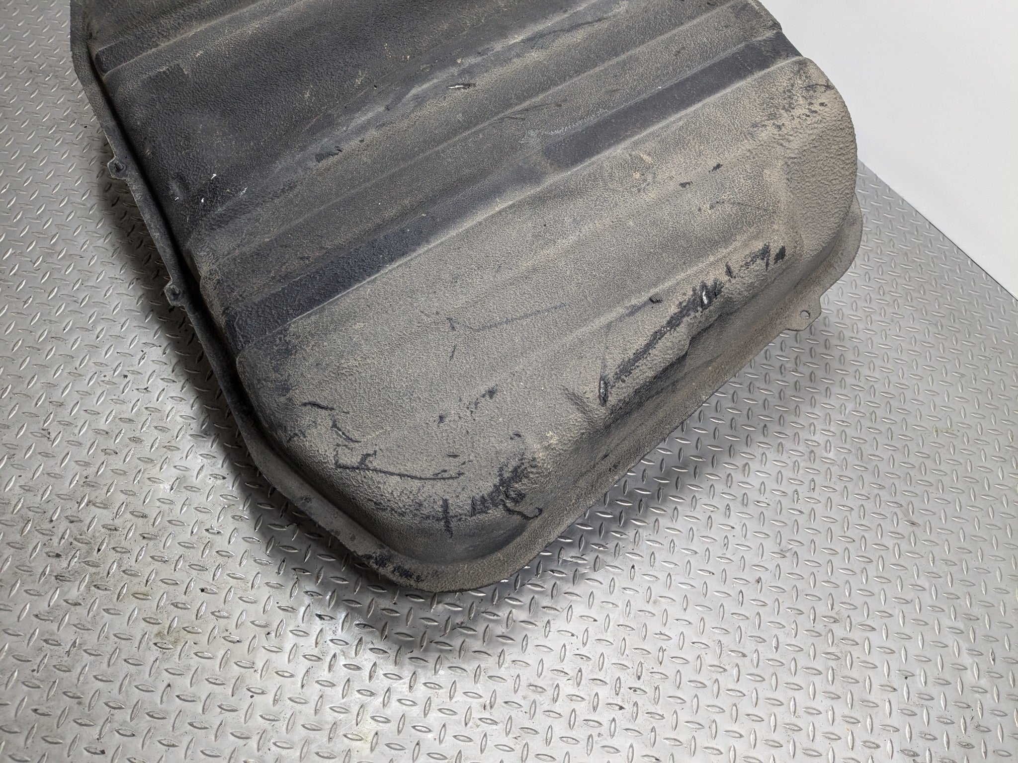 2012 - 2014 HYUNDAI AZERA OEM GAS FUEL TANK RESERVOIR ASSEMBLY 18.5 GALLON