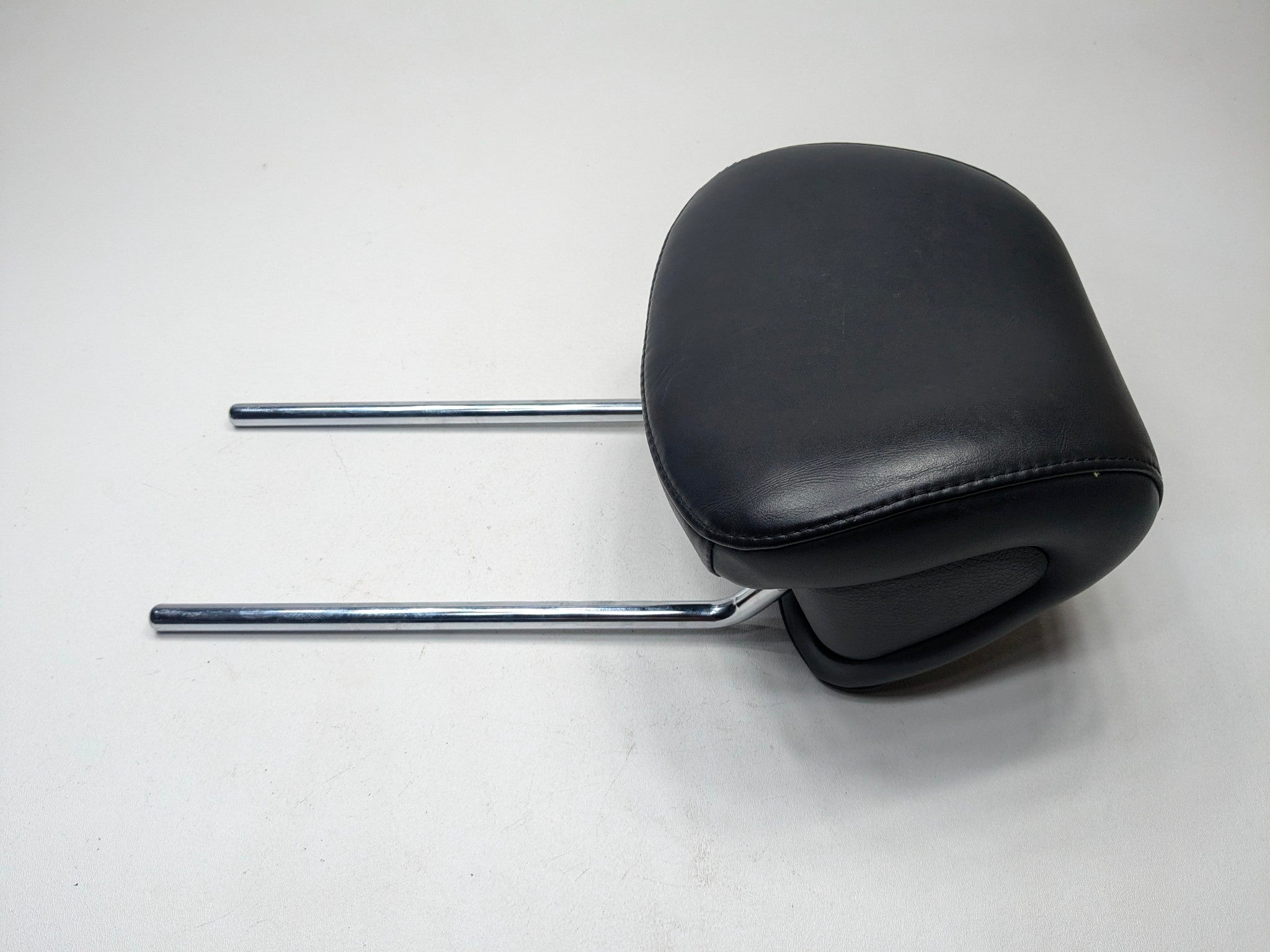 2012 - 2014 HYUNDAI AZERA OEM SEAT HEADREST FRONT RIGHT SIDE BLACK LEATHER