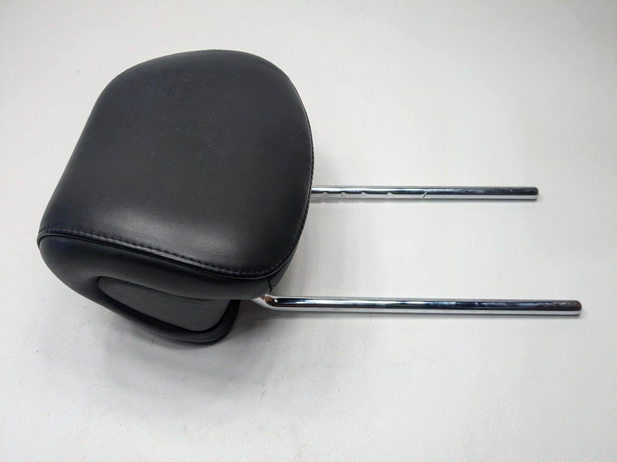 2012 - 2014 HYUNDAI AZERA OEM SEAT HEADREST FRONT RIGHT SIDE BLACK LEATHER