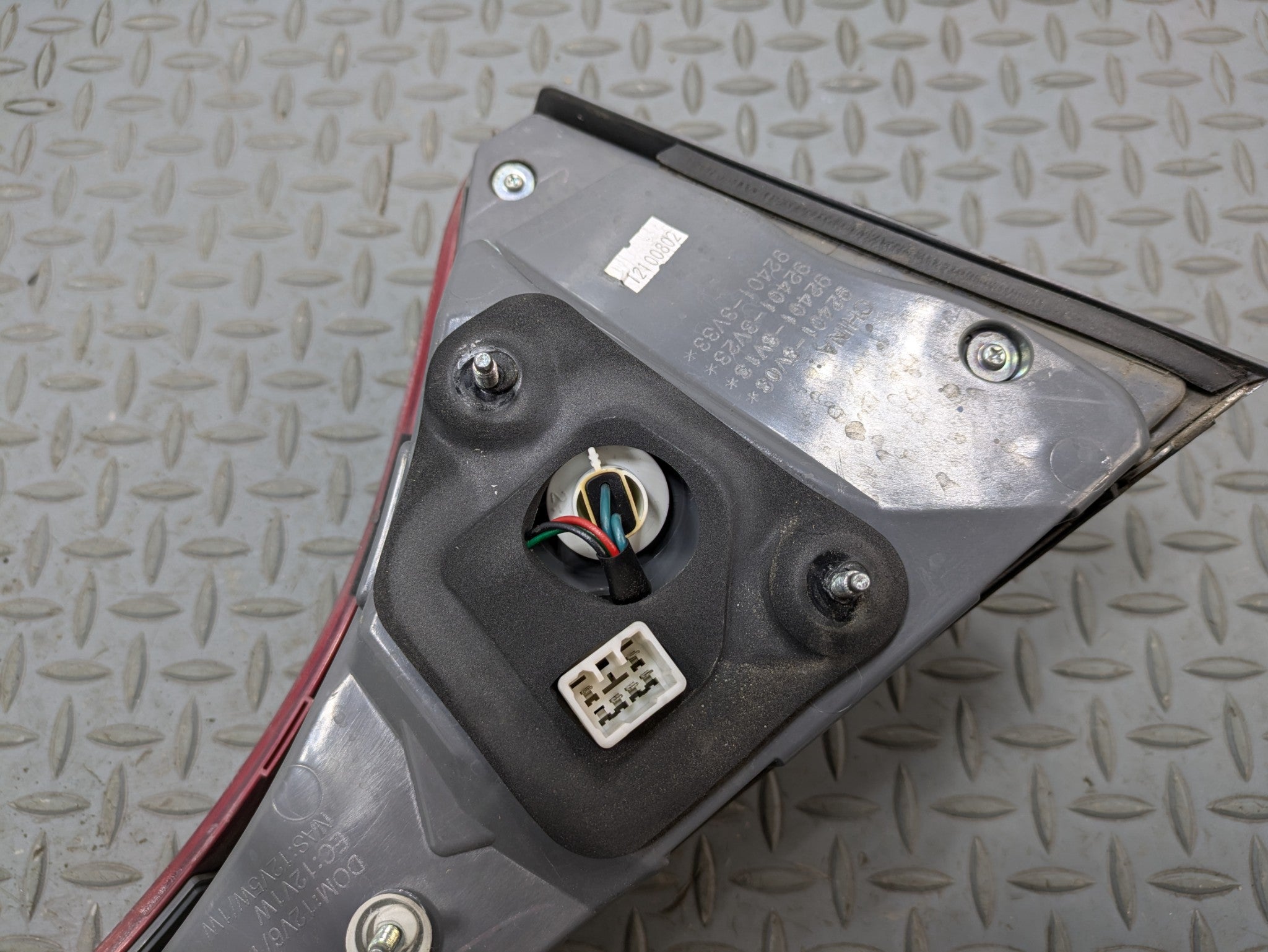 2012 - 2014 OEM HYUNDAI AZERA TAIL LIGHT WITH CAMERA REAR CENTER LID MOUNTED