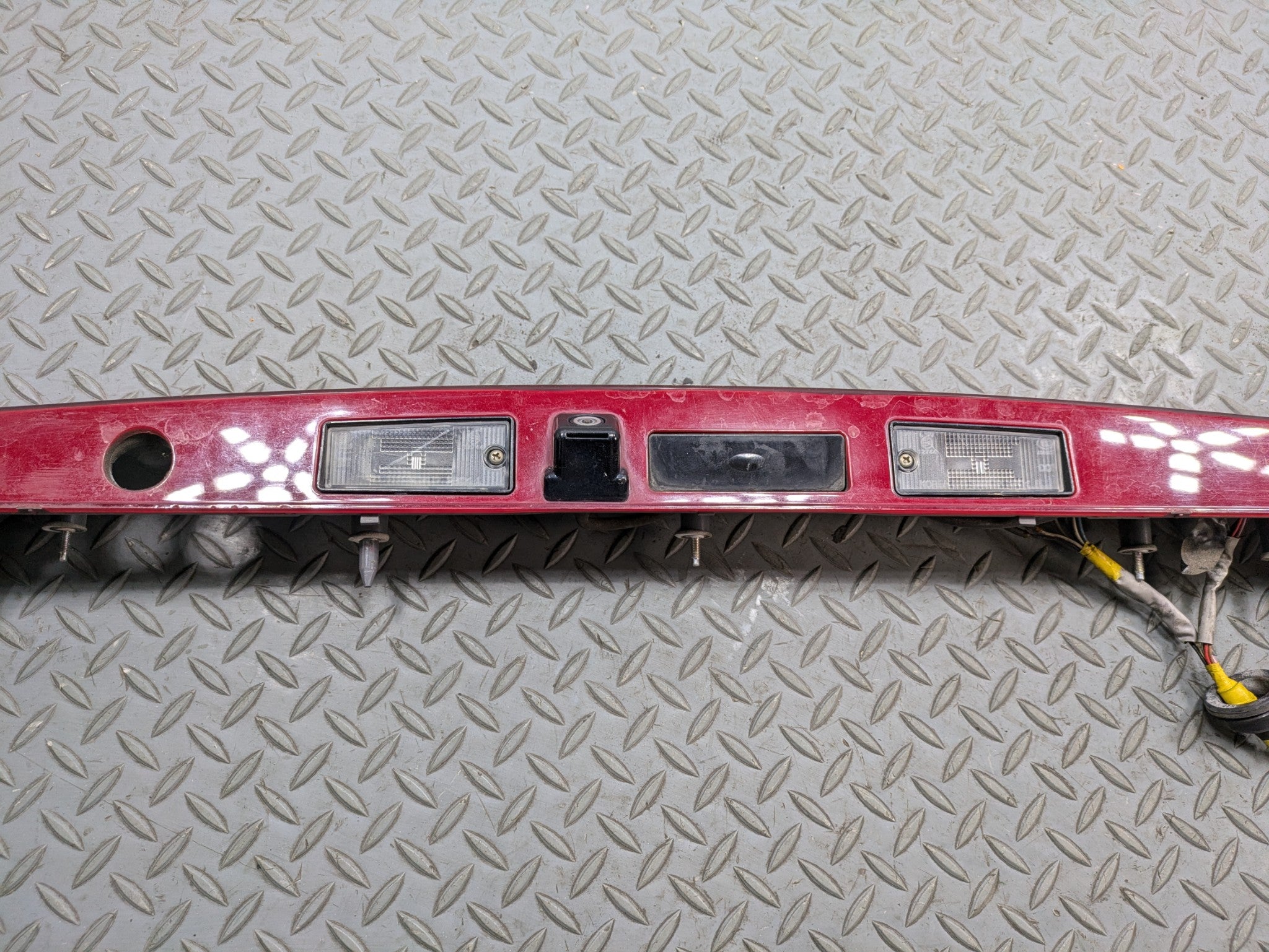 2012 - 2014 OEM HYUNDAI AZERA TAIL LIGHT WITH CAMERA REAR CENTER LID MOUNTED