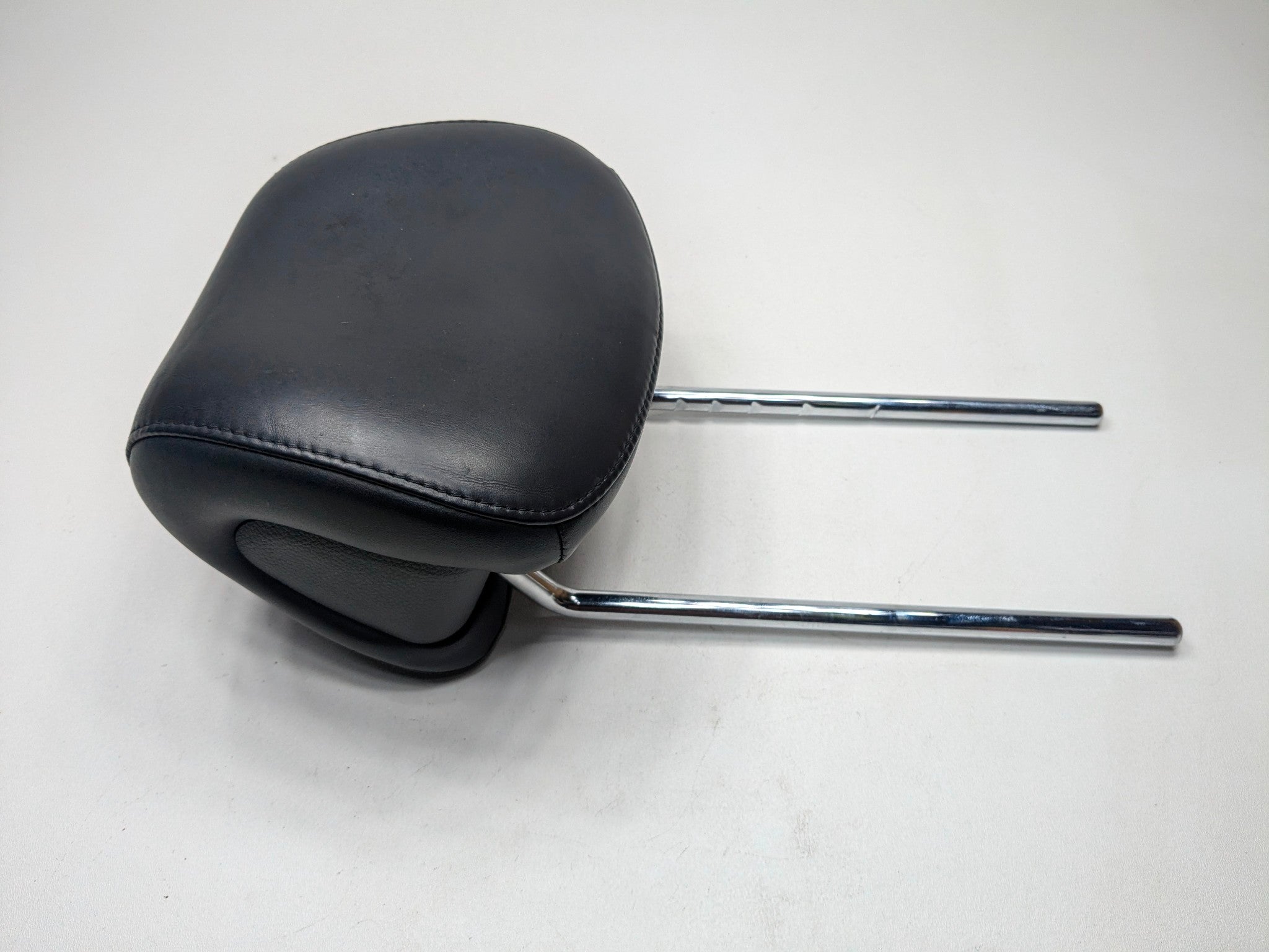 2012 - 2014 HYUNDAI AZERA OEM HEADREST FRONT LEFT DRIVER SIDE BLACK LEATHER
