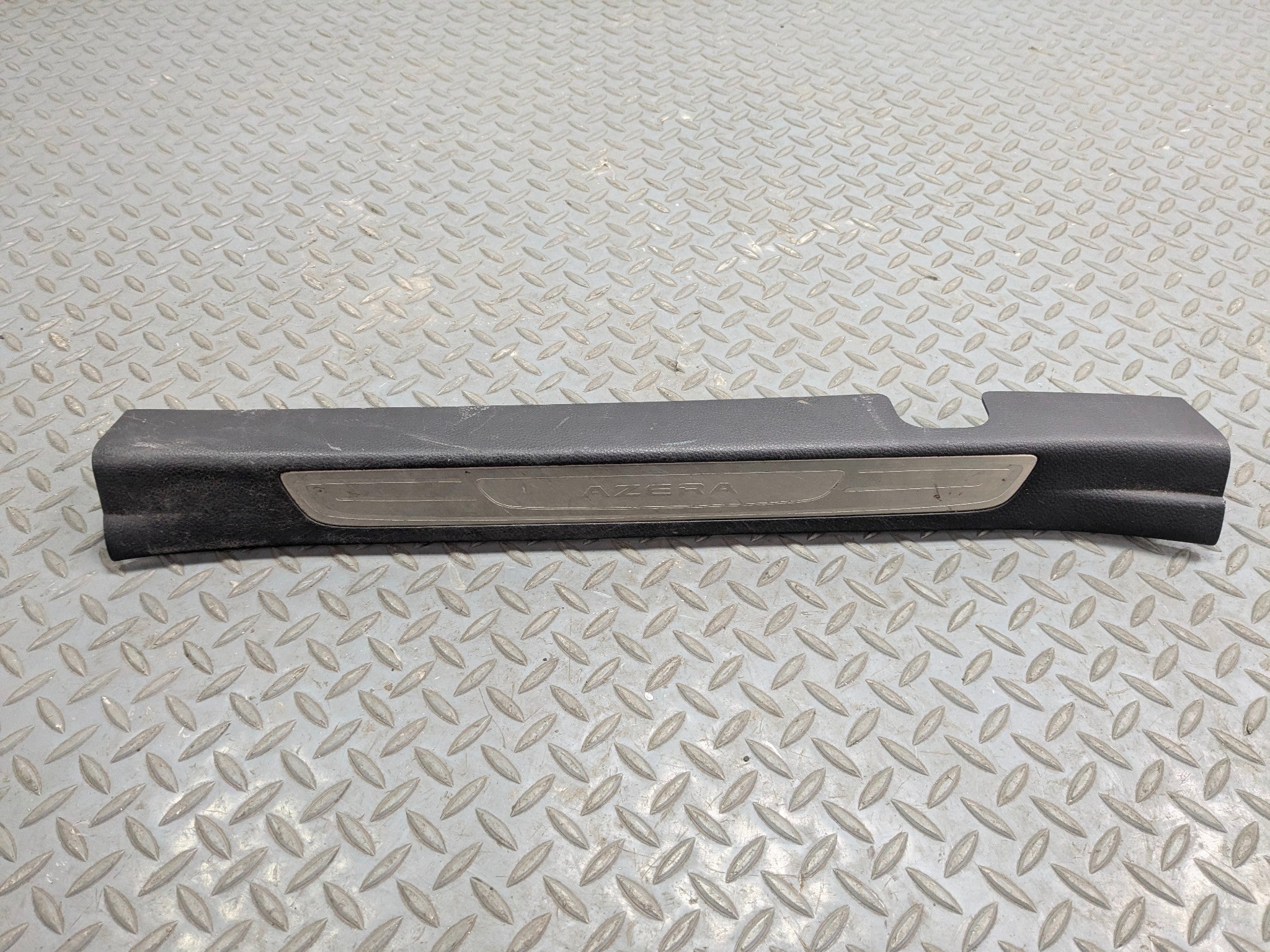 2012 - 2014 HYUNDAI AZERA OEM SILL PLATE SCUFF FRONT LEFT DRIVER SIDE