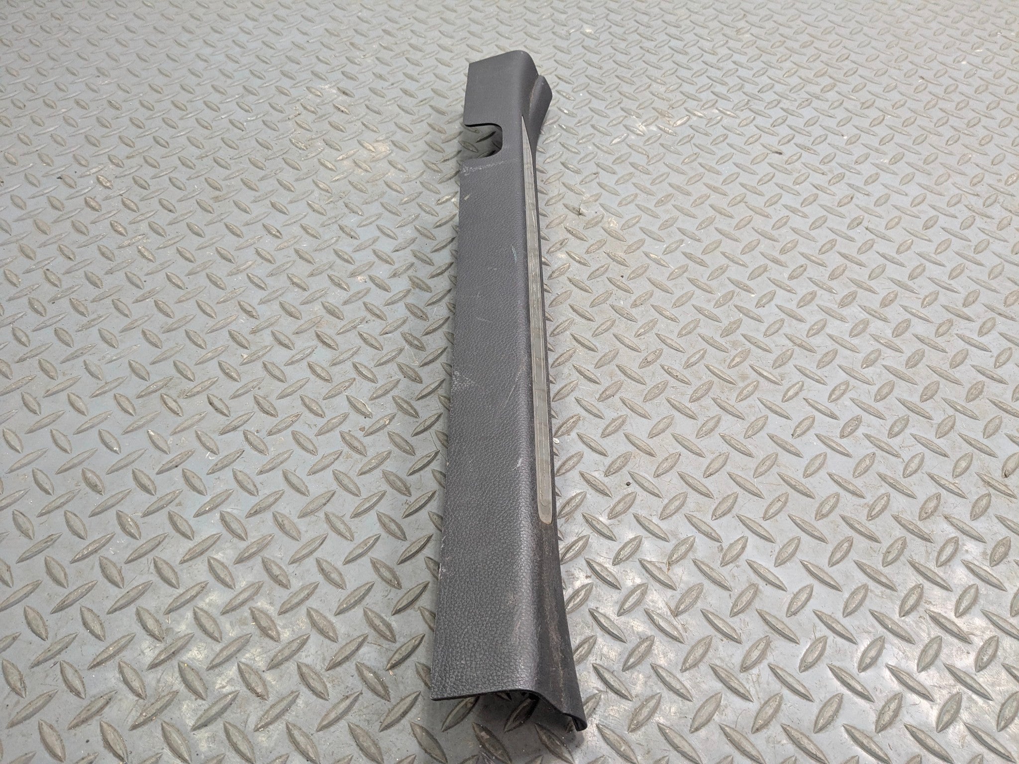 2012 - 2014 HYUNDAI AZERA OEM SILL PLATE SCUFF FRONT LEFT DRIVER SIDE