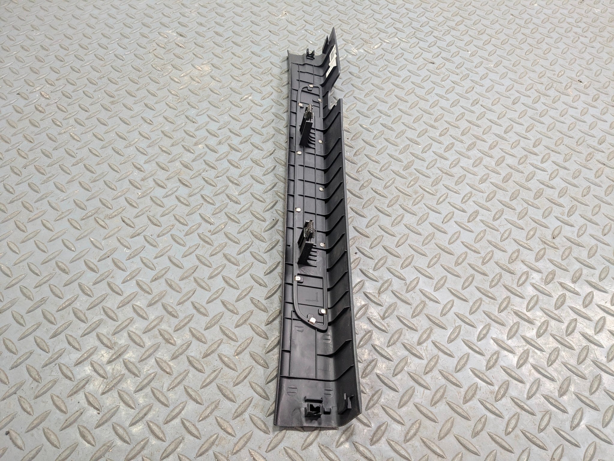 2012 - 2014 HYUNDAI AZERA OEM SILL PLATE SCUFF FRONT LEFT DRIVER SIDE