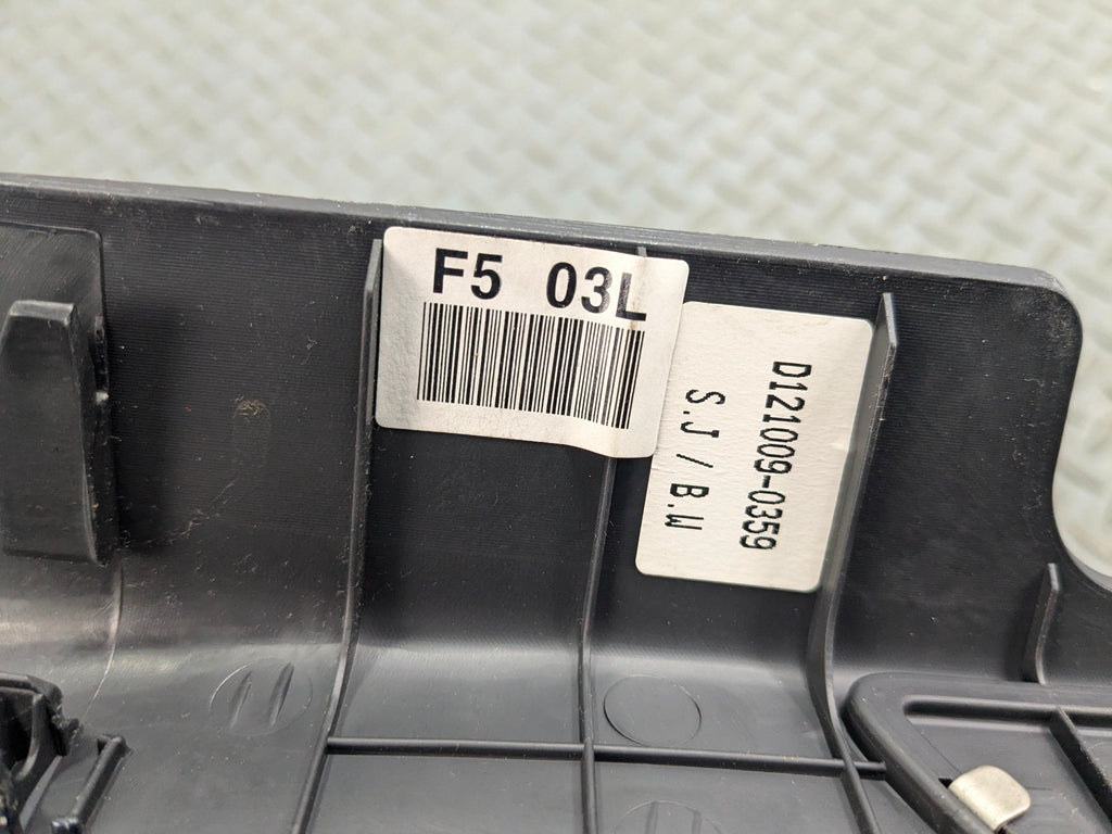 2012 - 2014 HYUNDAI AZERA OEM SILL PLATE SCUFF FRONT LEFT DRIVER SIDE